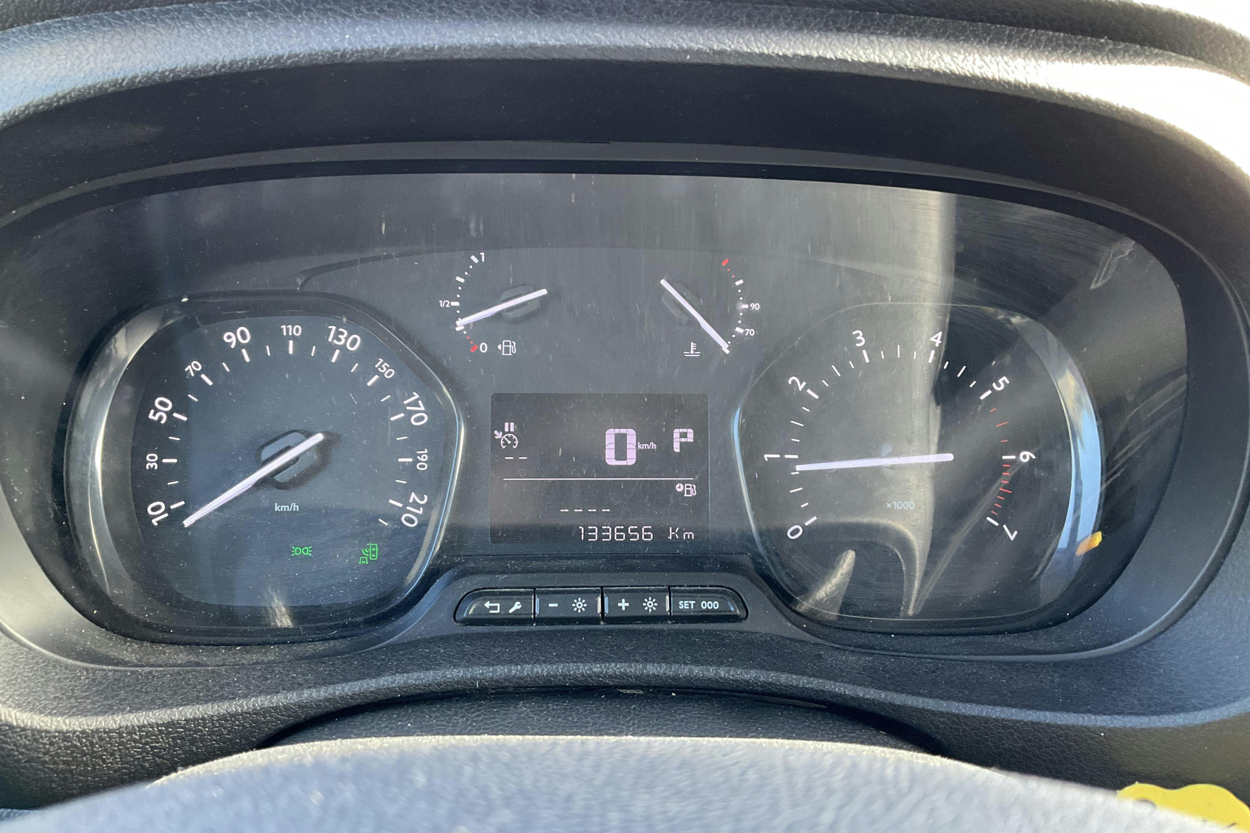 Peugeot Expert BlueHDi Skåp (177hk) - 13 365 mil - Automat - vit - 2018