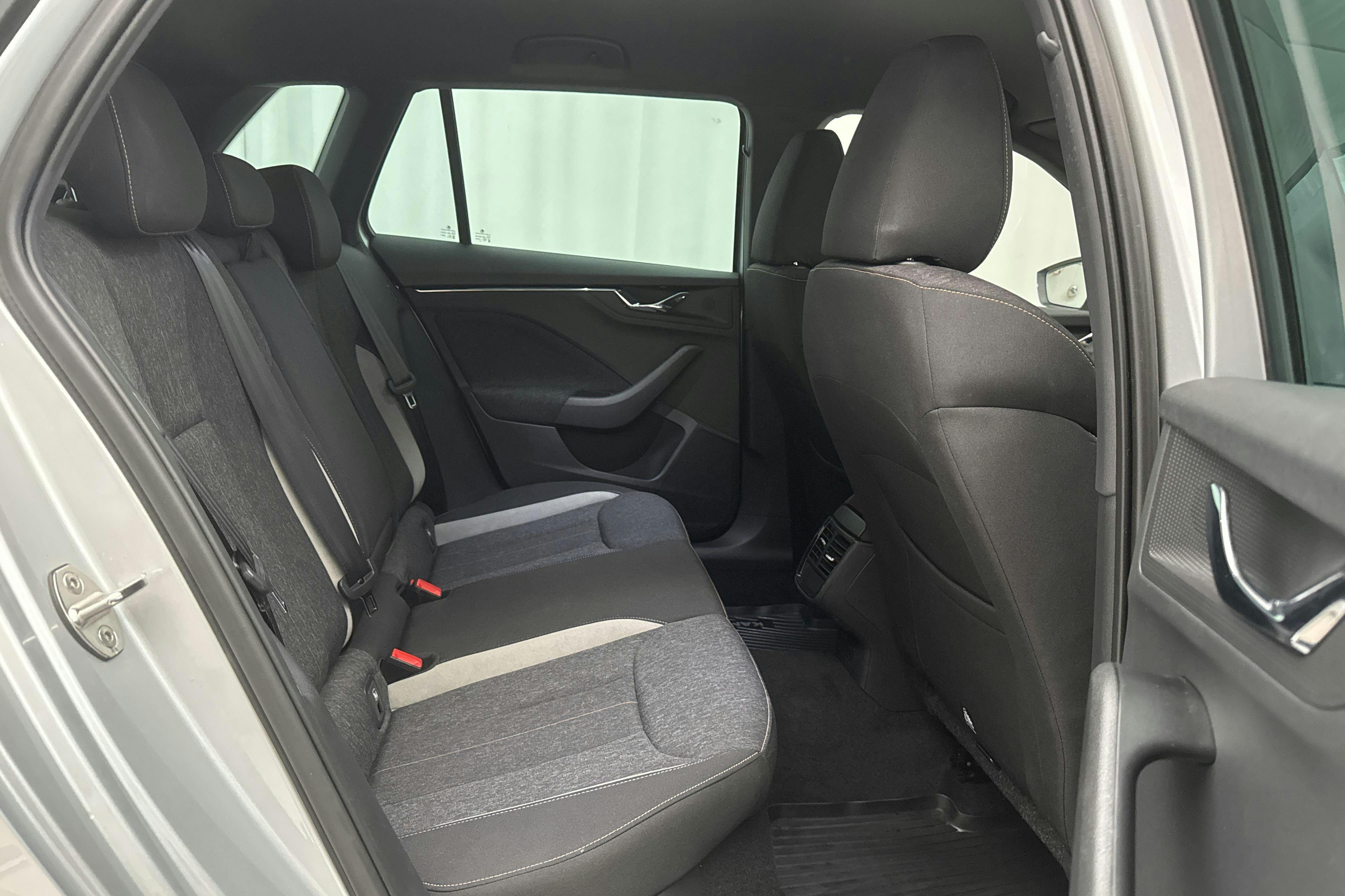 Skoda Kamiq 1.0 TSI (110hk) - 17 080 km - Manual - silver - 2023