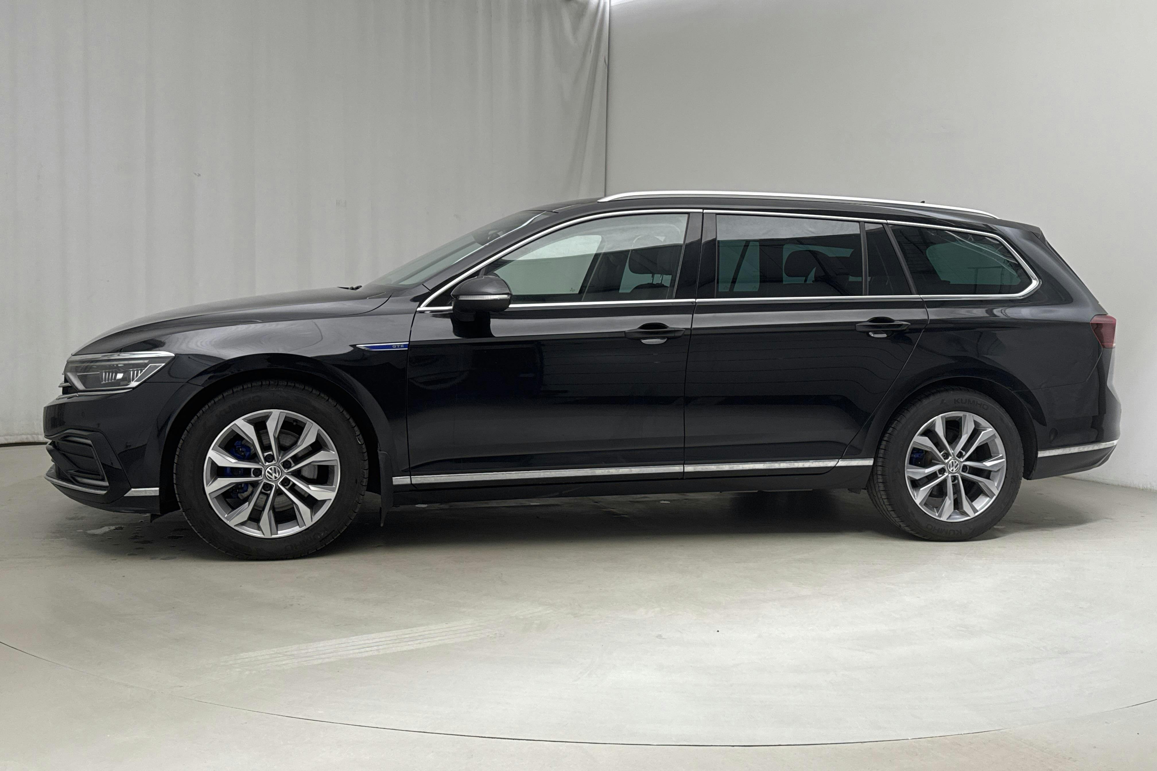 VW Passat 1.4 GTE Sportscombi (218hk) - 10 822 mil - Automat - svart - 2021