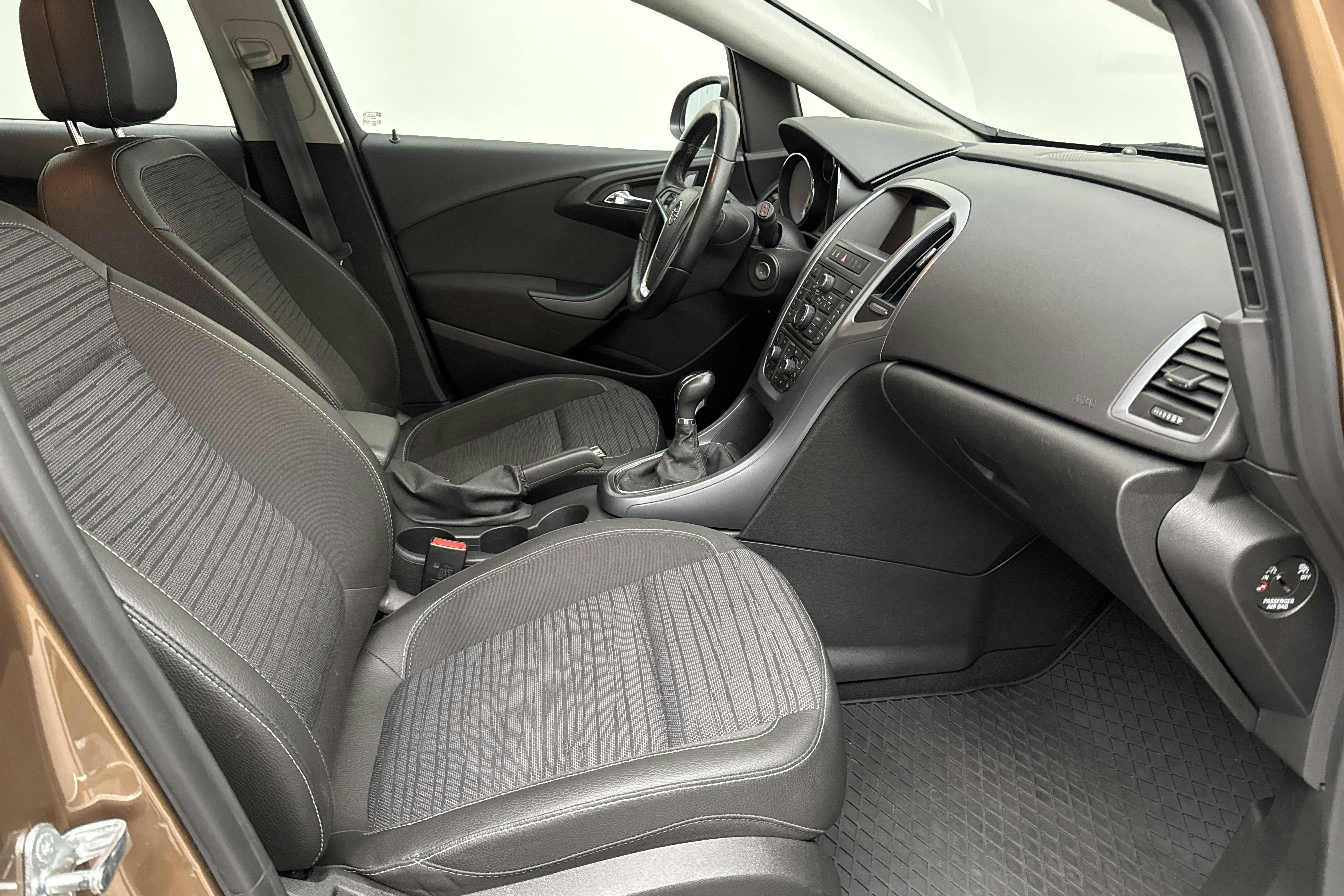 Opel Astra 1.4 Turbo ECOTEC 5dr (140hk) - 142 360 km - Manual - brown - 2015