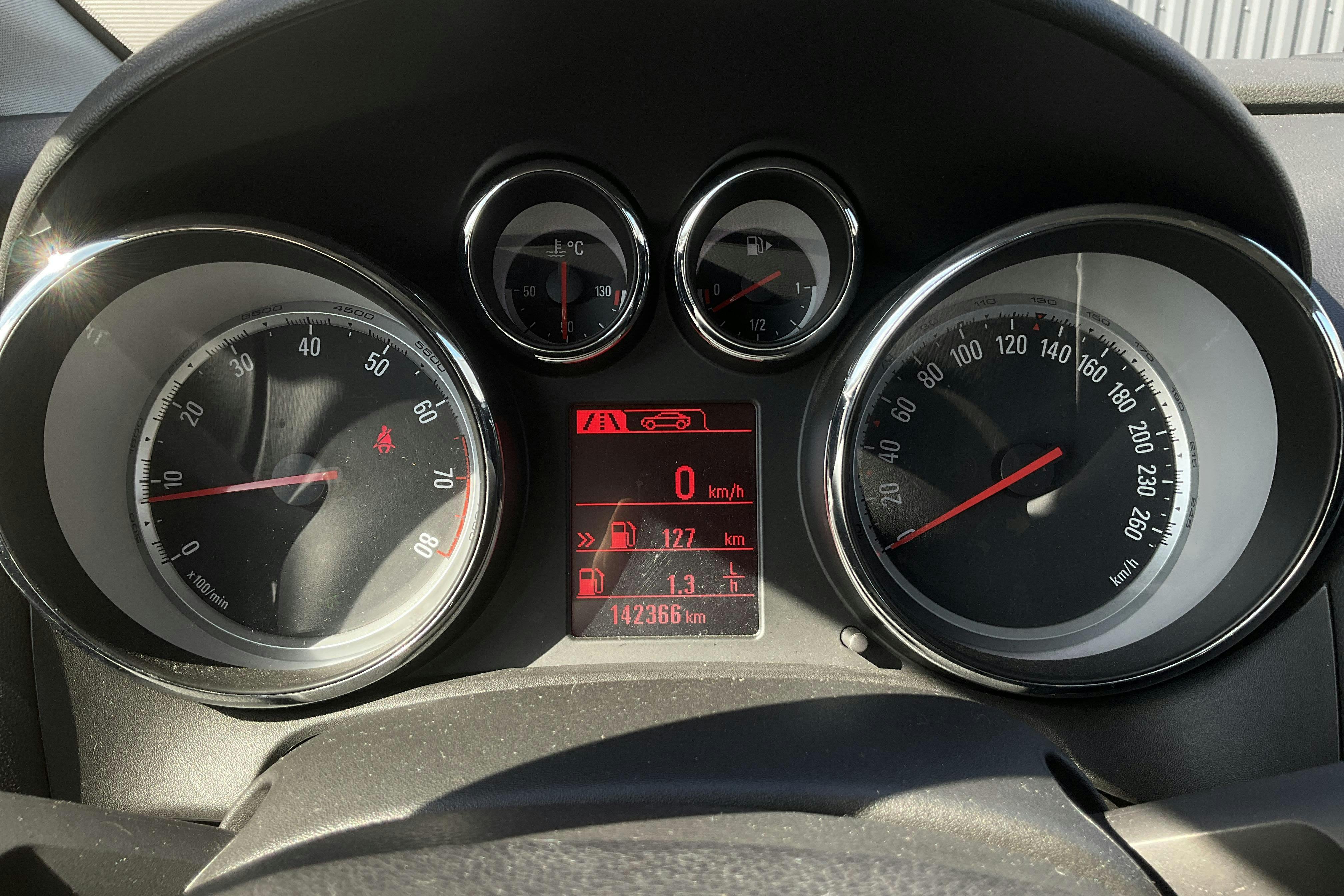Opel Astra 1.4 Turbo ECOTEC 5dr (140hk) - 142 360 km - Manual - brown - 2015
