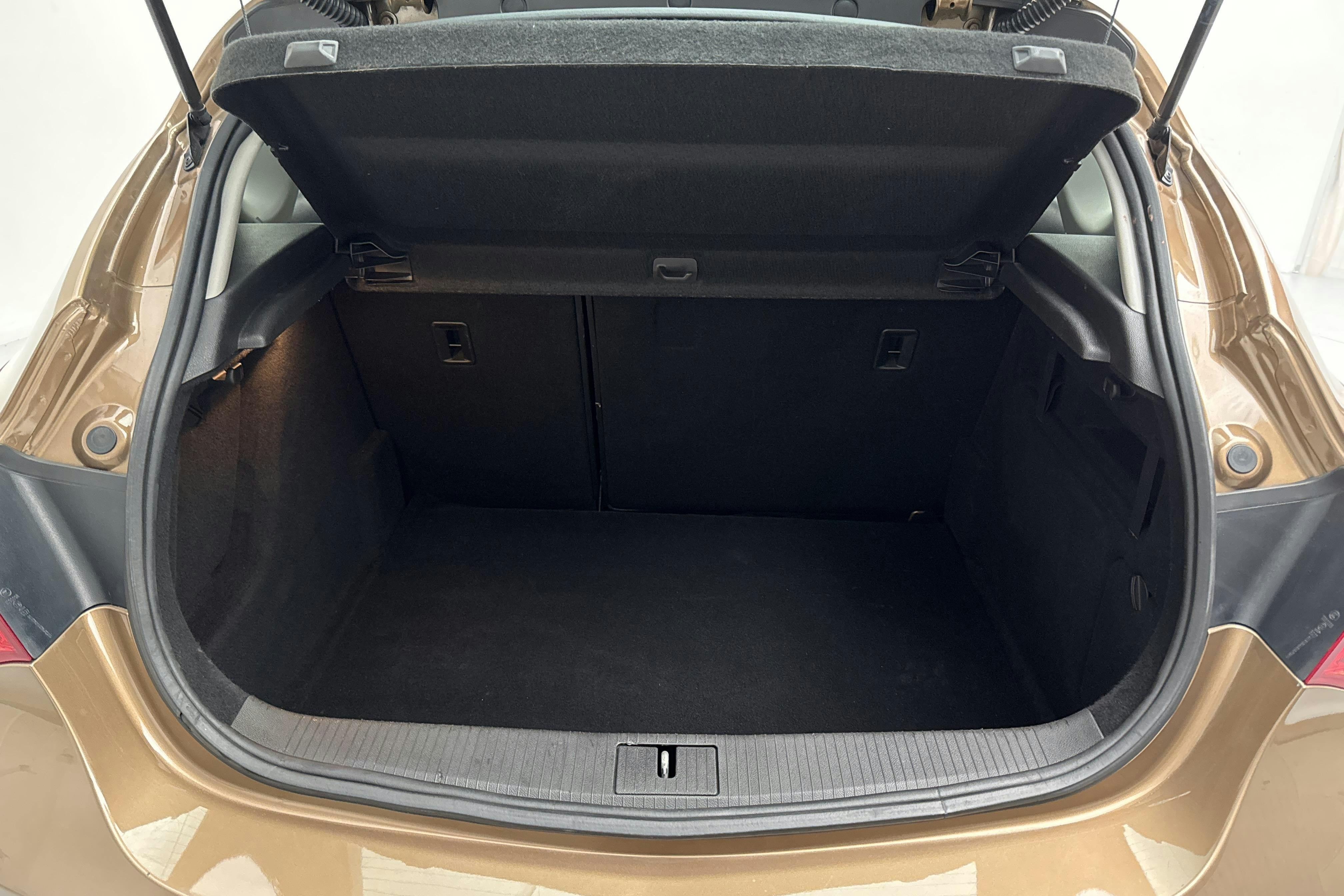 Opel Astra 1.4 Turbo ECOTEC 5dr (140hk) - 142 360 km - Manual - brown - 2015
