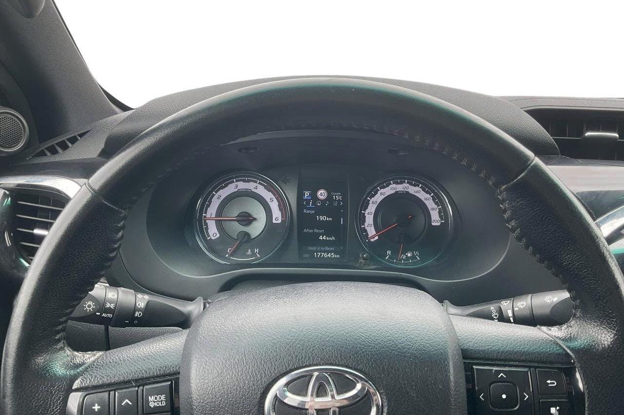 Toyota Hilux 2.4 D 4WD (150hk) - 177 640 km - Automatic - black - 2019