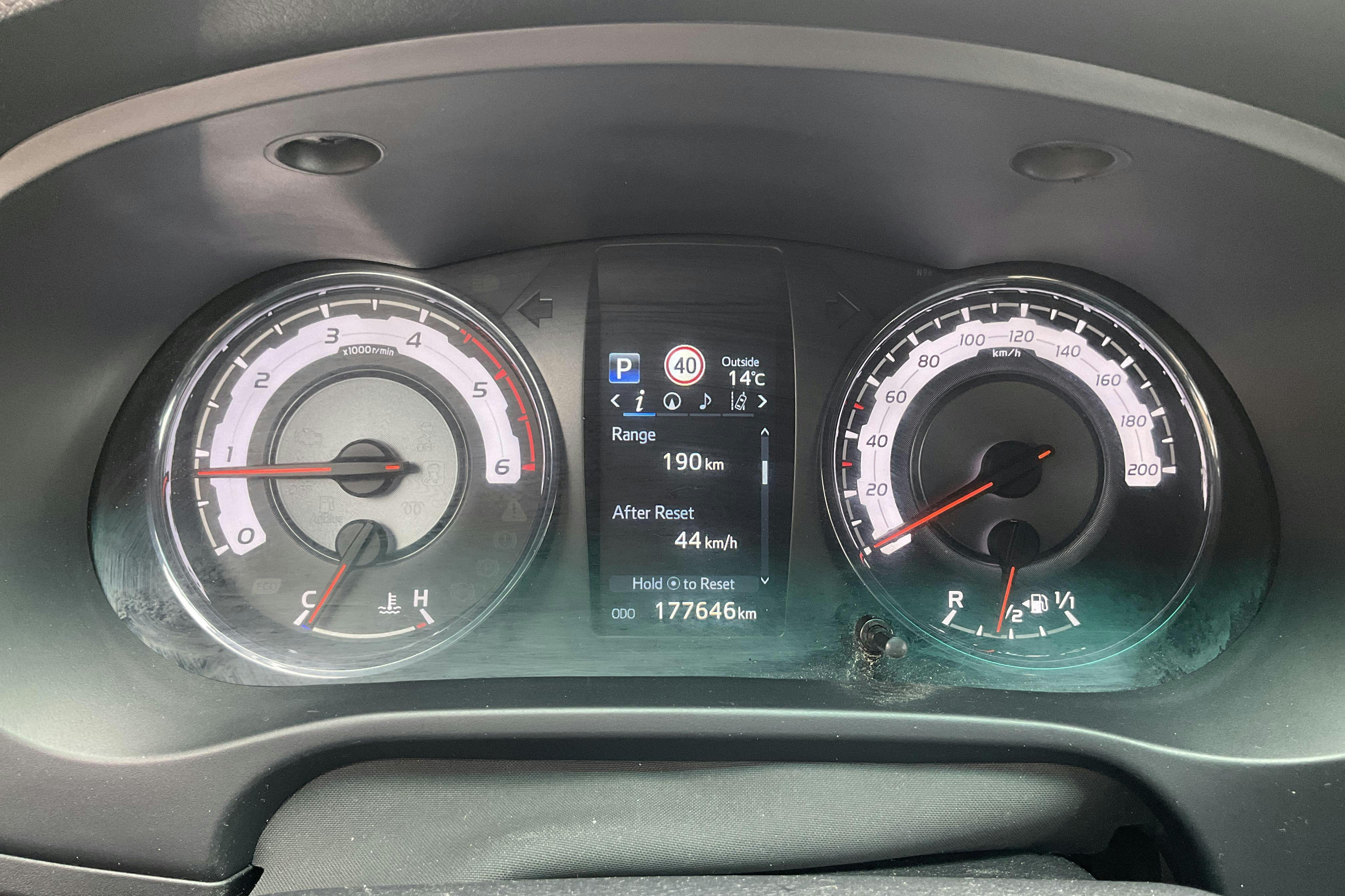 Toyota Hilux 2.4 D 4WD (150hk) - 177 640 km - Automatic - black - 2019