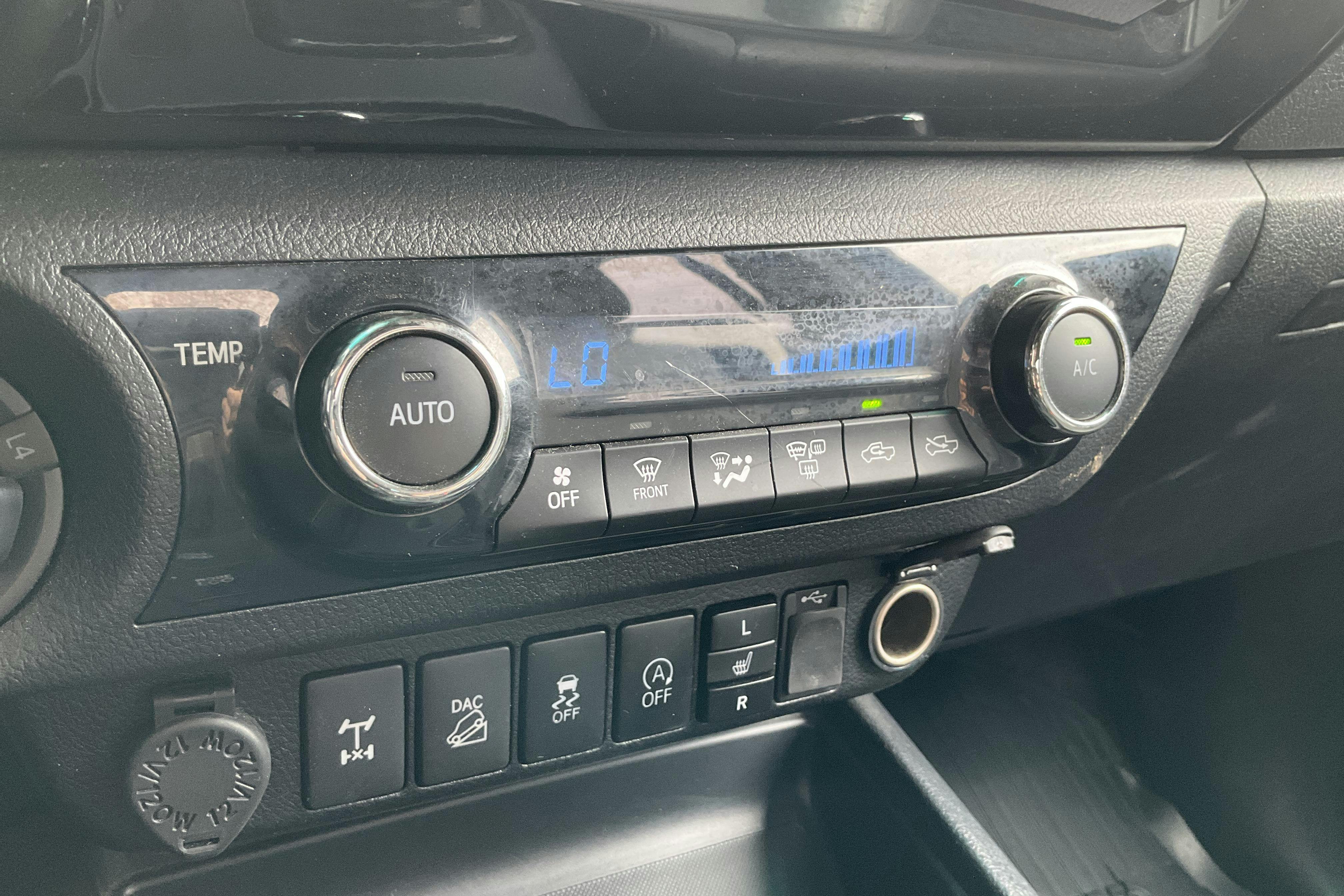 Toyota Hilux 2.4 D 4WD (150hk) - 177 640 km - Automatic - black - 2019