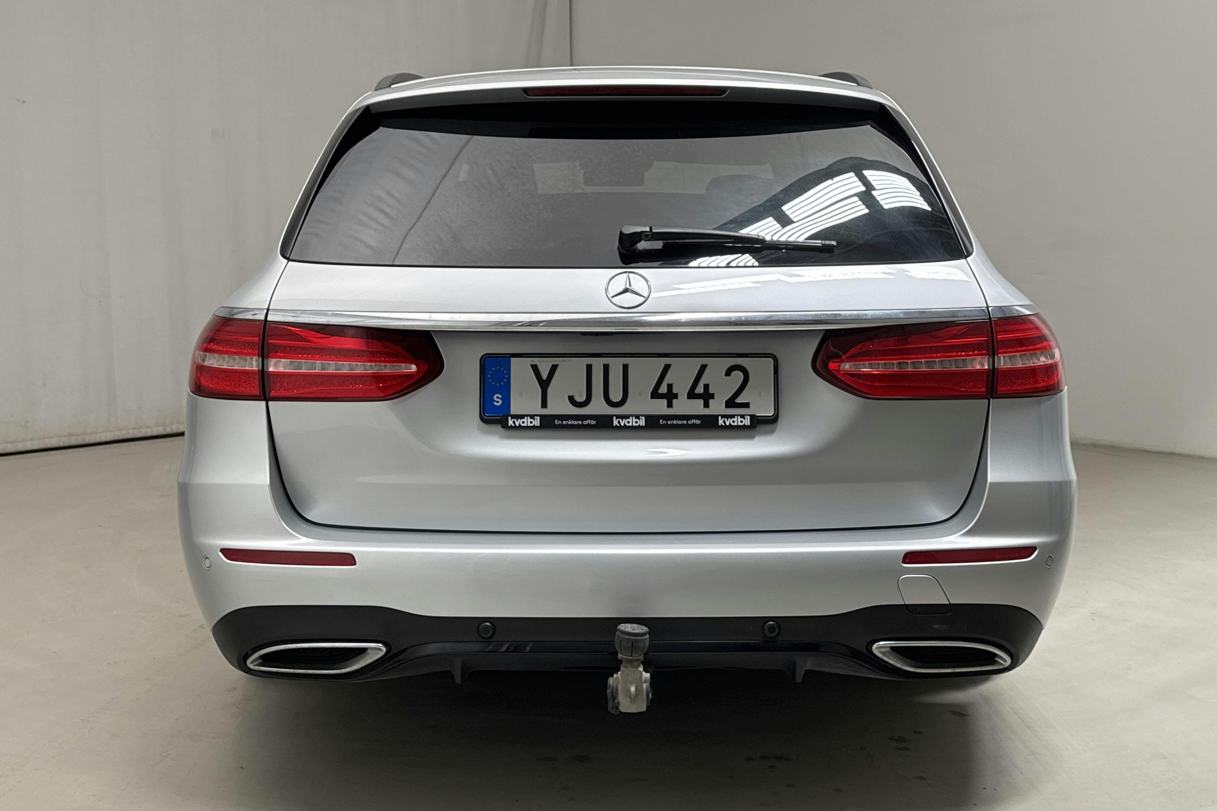 Mercedes E 220 d Kombi S213 (194hk) - 146 250 km - Automatyczna - srebro - 2017