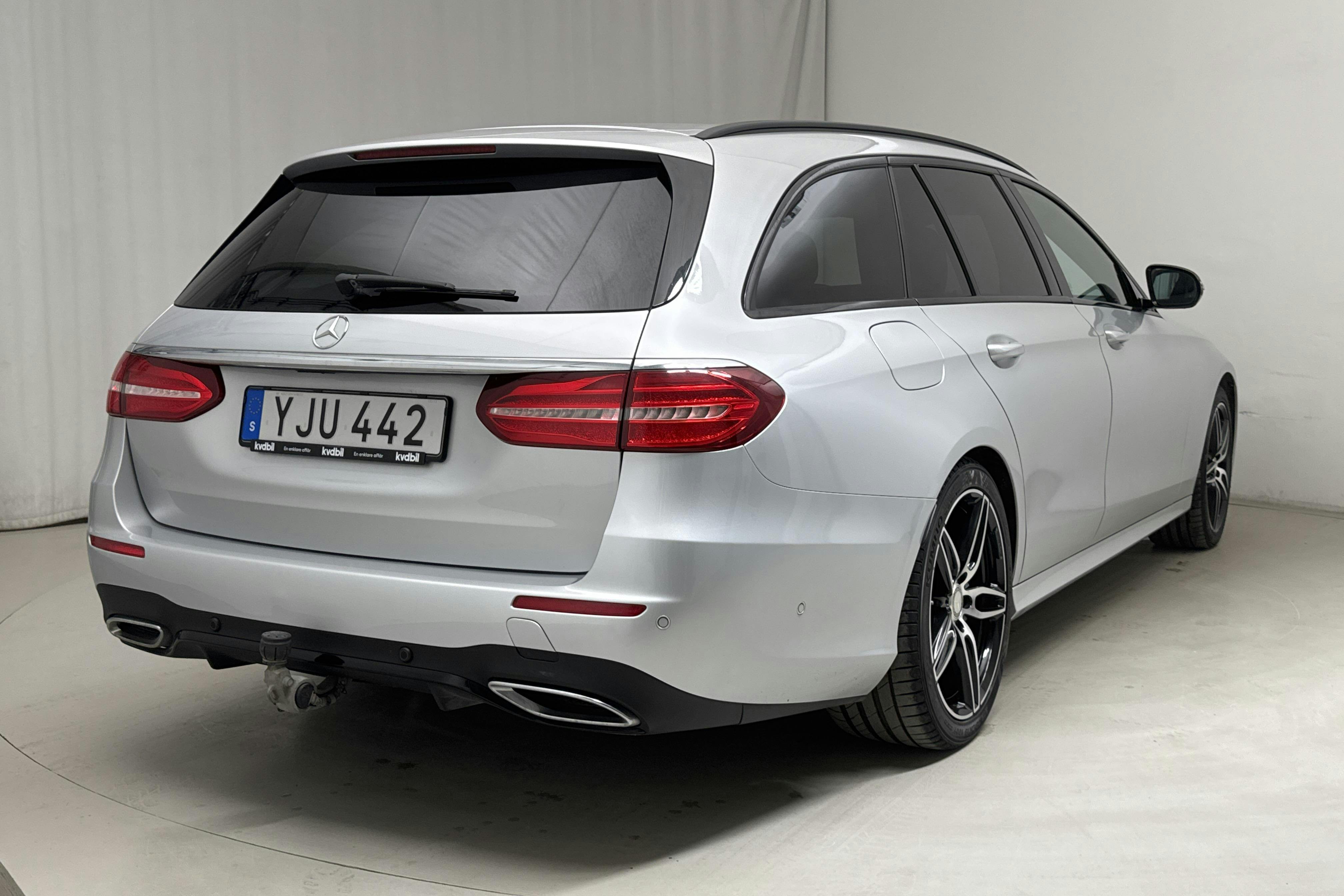 Mercedes E 220 d Kombi S213 (194hk) - 146 250 km - Automatyczna - srebro - 2017