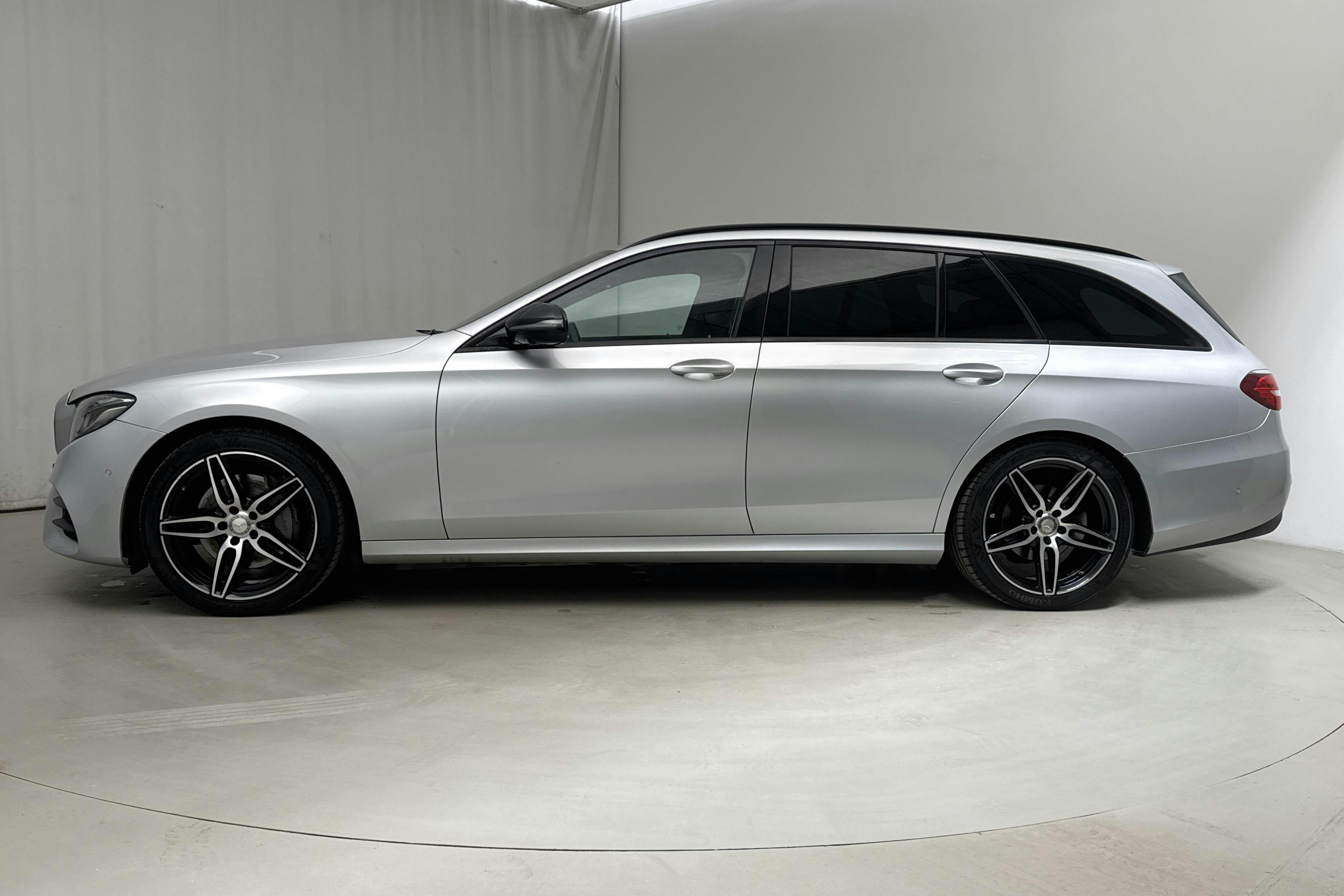 Mercedes E 220 d Kombi S213 (194hk) - 146 250 km - Automatyczna - srebro - 2017