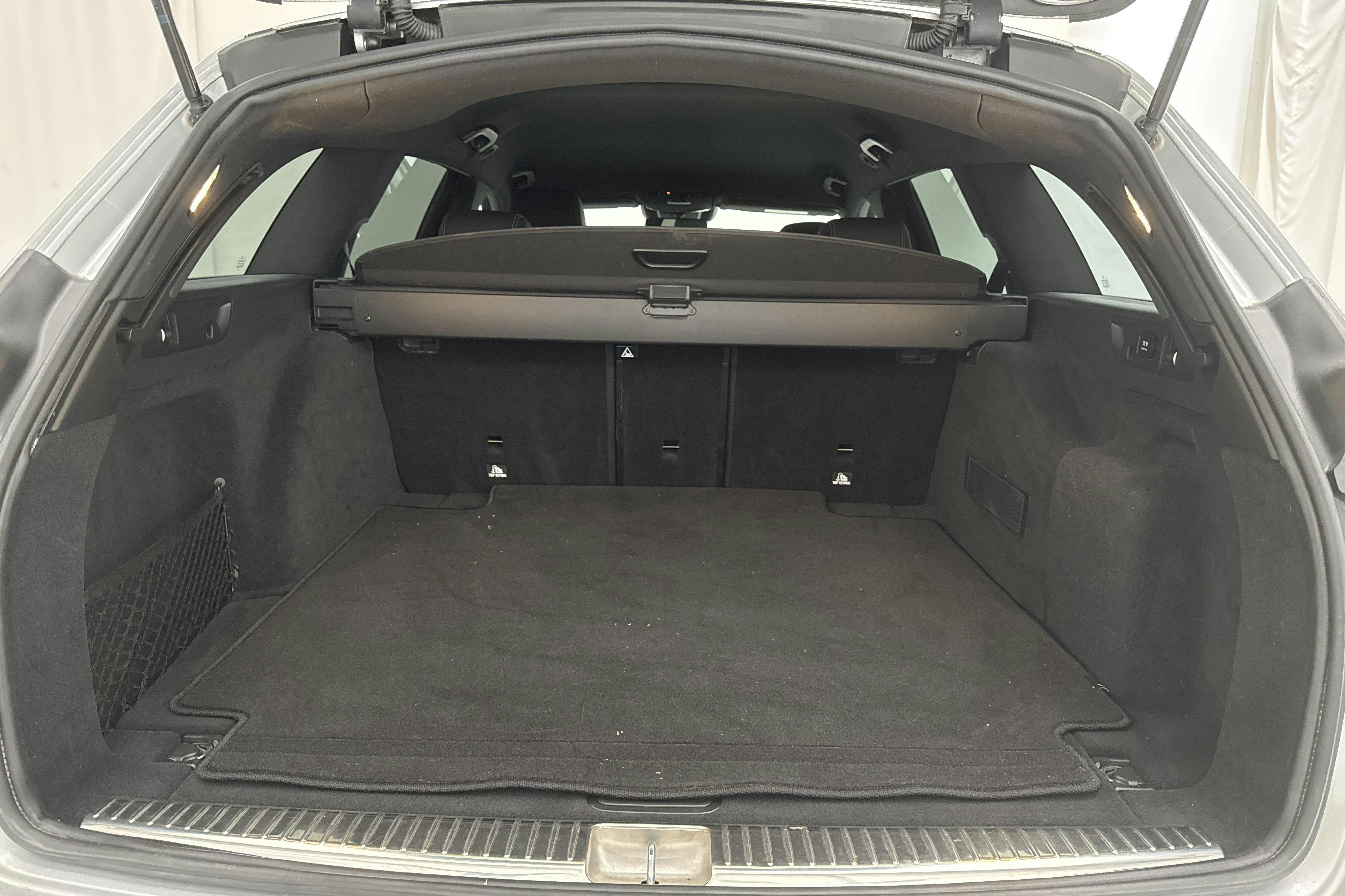 Mercedes E 220 d Kombi S213 (194hk) - 146 250 km - Automatyczna - srebro - 2017
