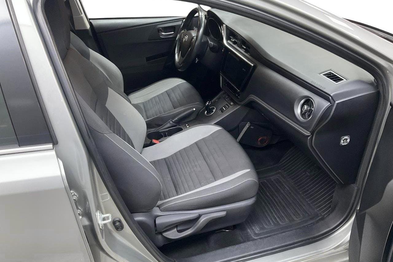 Toyota Auris 1.8 HSD Touring Sports (136hk) - 99 480 km - Automatic - Light Grey - 2018