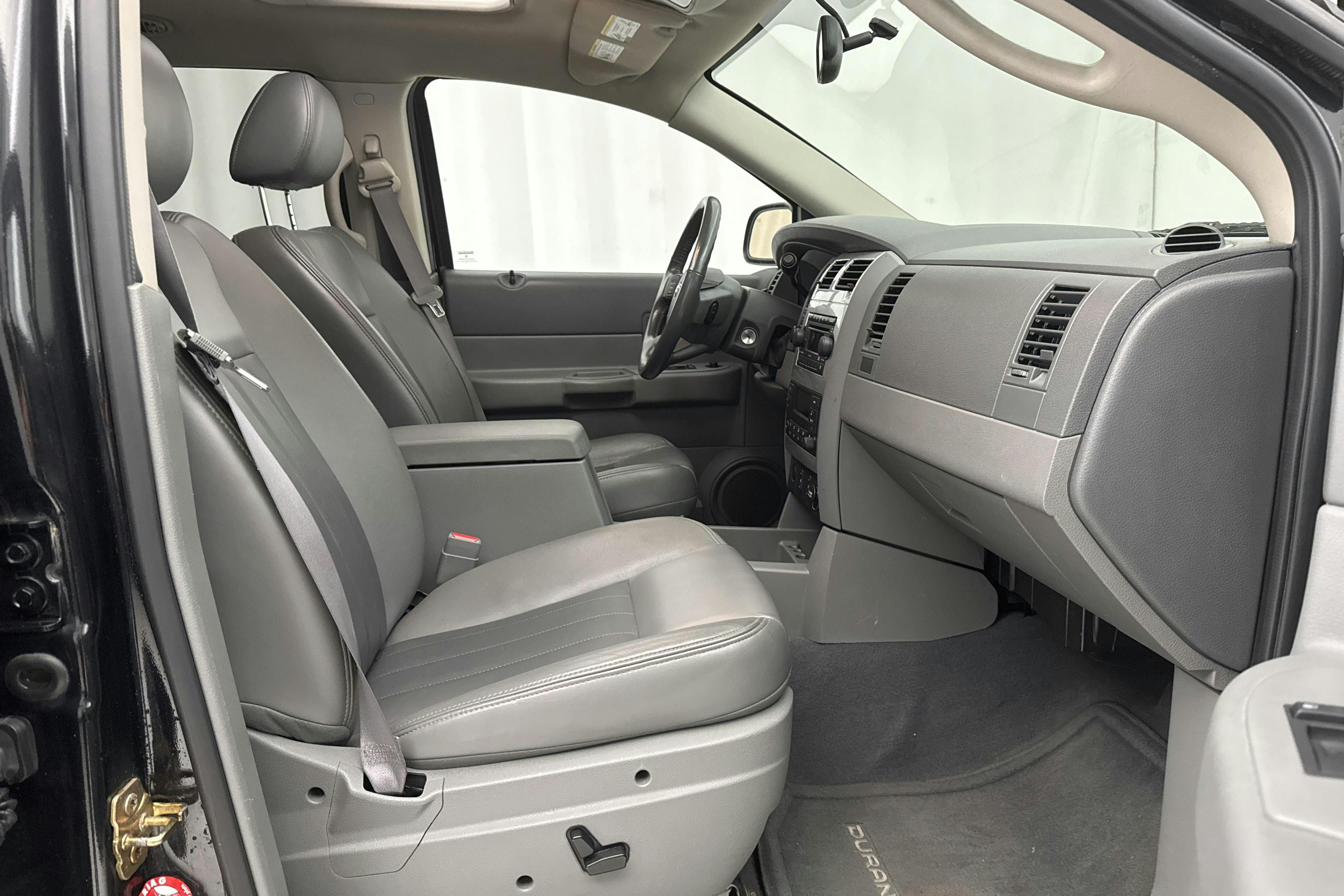 Dodge Durango 5.7 L Hemi V8 4WD (340hk) - 80 540 km - Automaattinen - musta - 2004