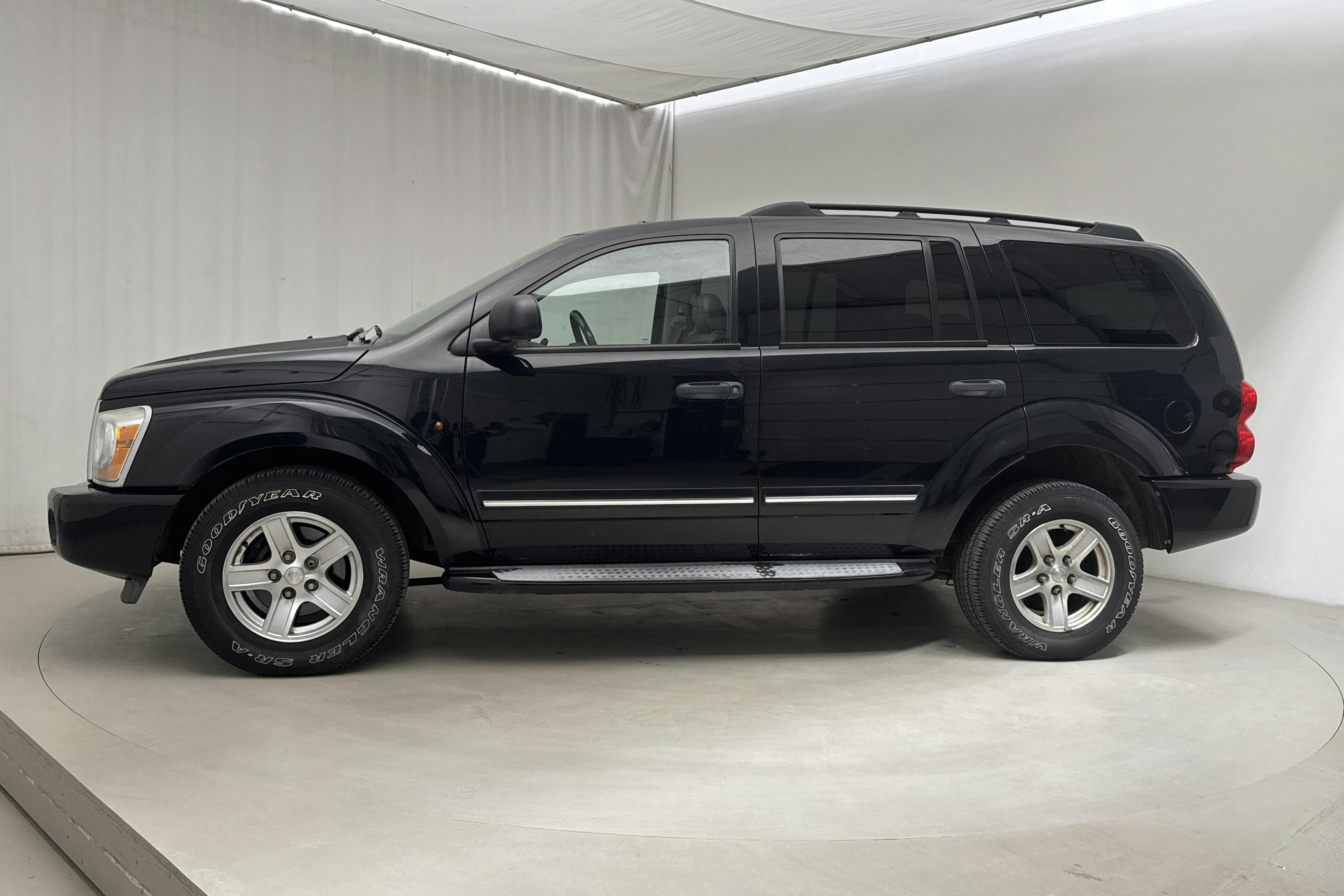 Dodge Durango 5.7 L Hemi V8 4WD (340hk) - 80 540 km - Automaattinen - musta - 2004