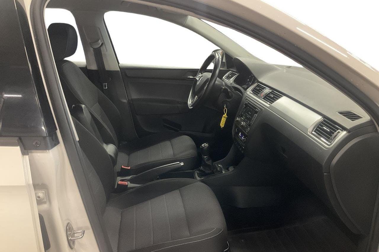 Skoda Rapid 1.2 TSI Spaceback (105hk) - 94 010 km - Käsitsi - valge - 2015