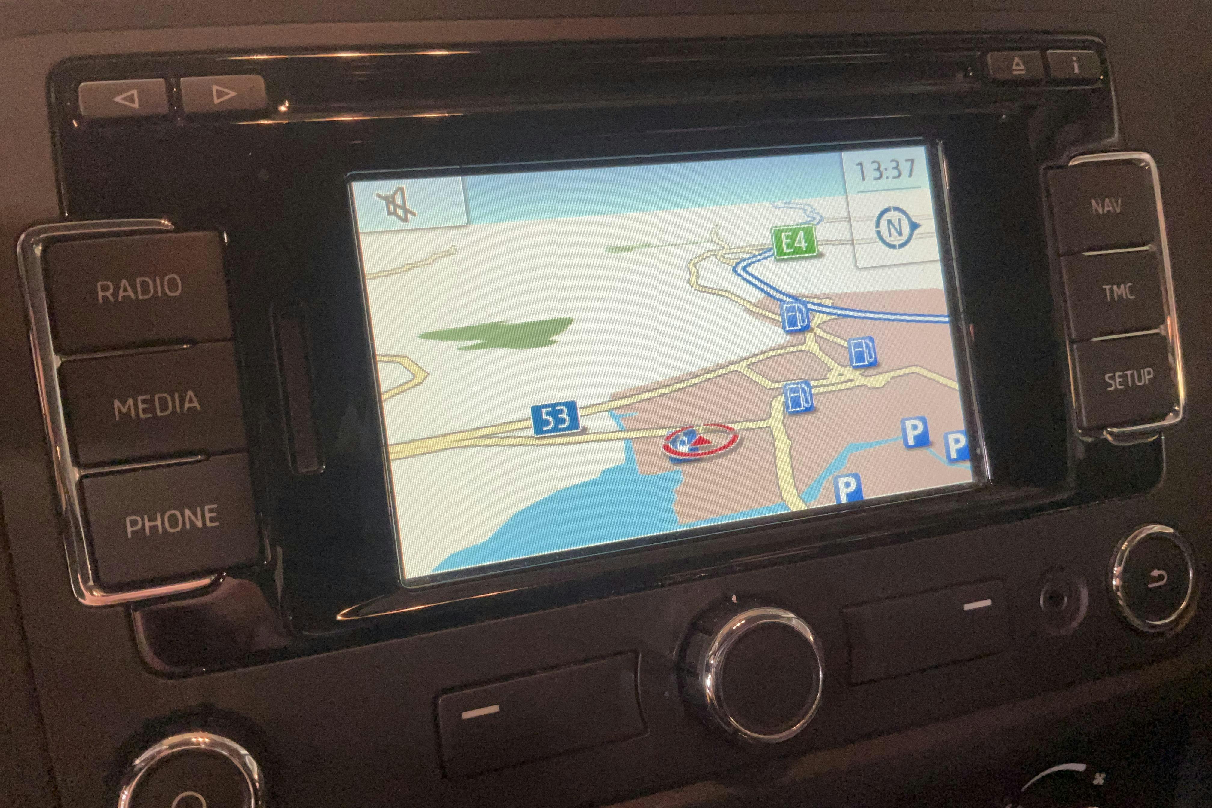 Skoda Rapid 1.2 TSI Spaceback (105hk) - 94 010 km - Käsitsi - valge - 2015