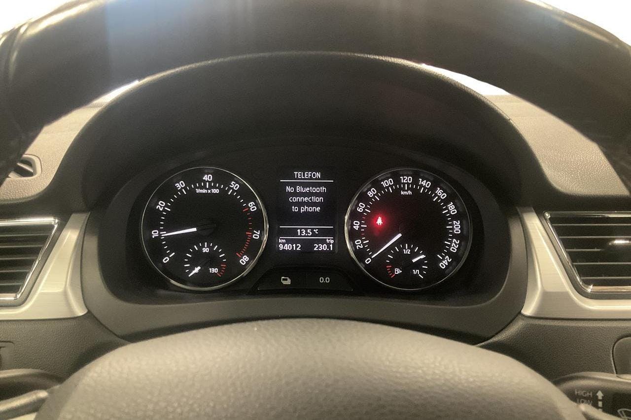 Skoda Rapid 1.2 TSI Spaceback (105hk) - 94 010 km - Käsitsi - valge - 2015