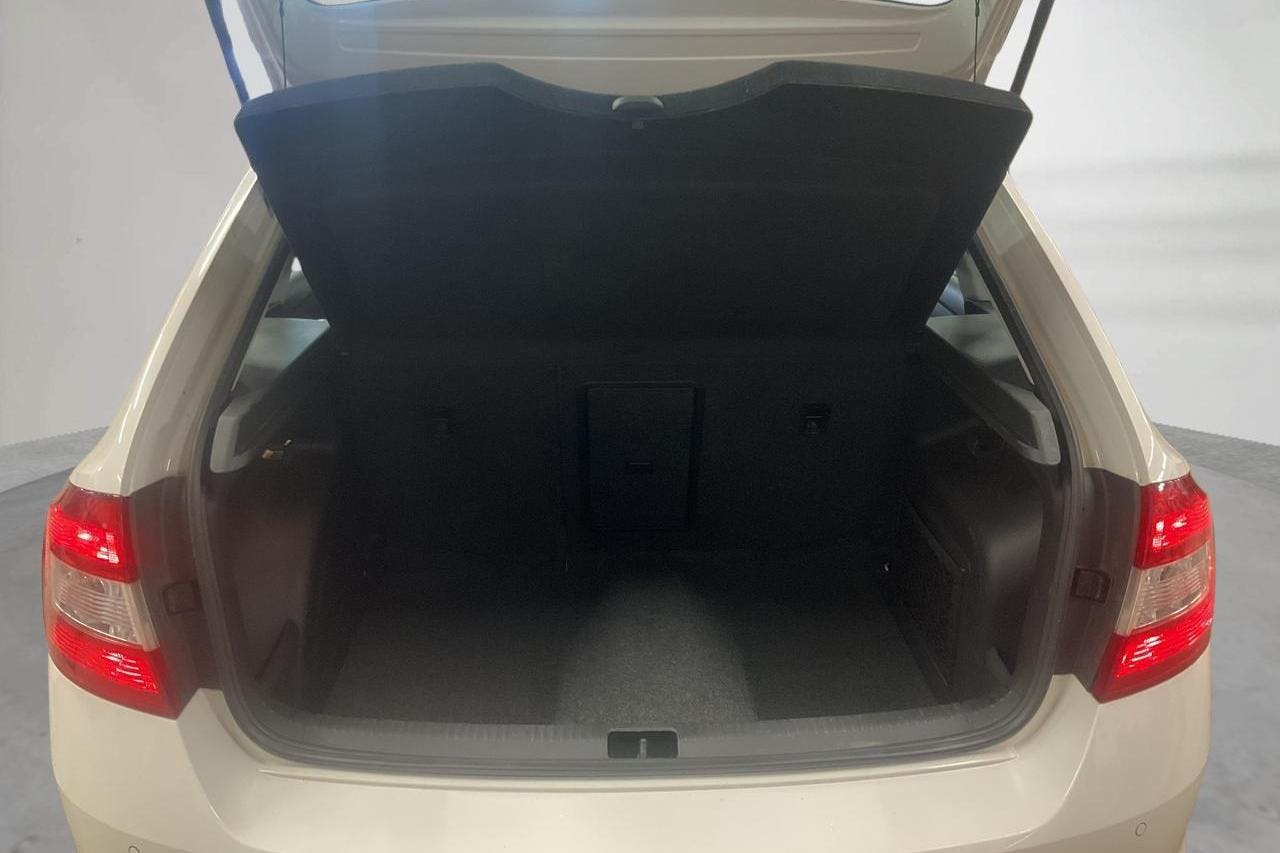 Skoda Rapid 1.2 TSI Spaceback (105hk) - 94 010 km - Käsitsi - valge - 2015