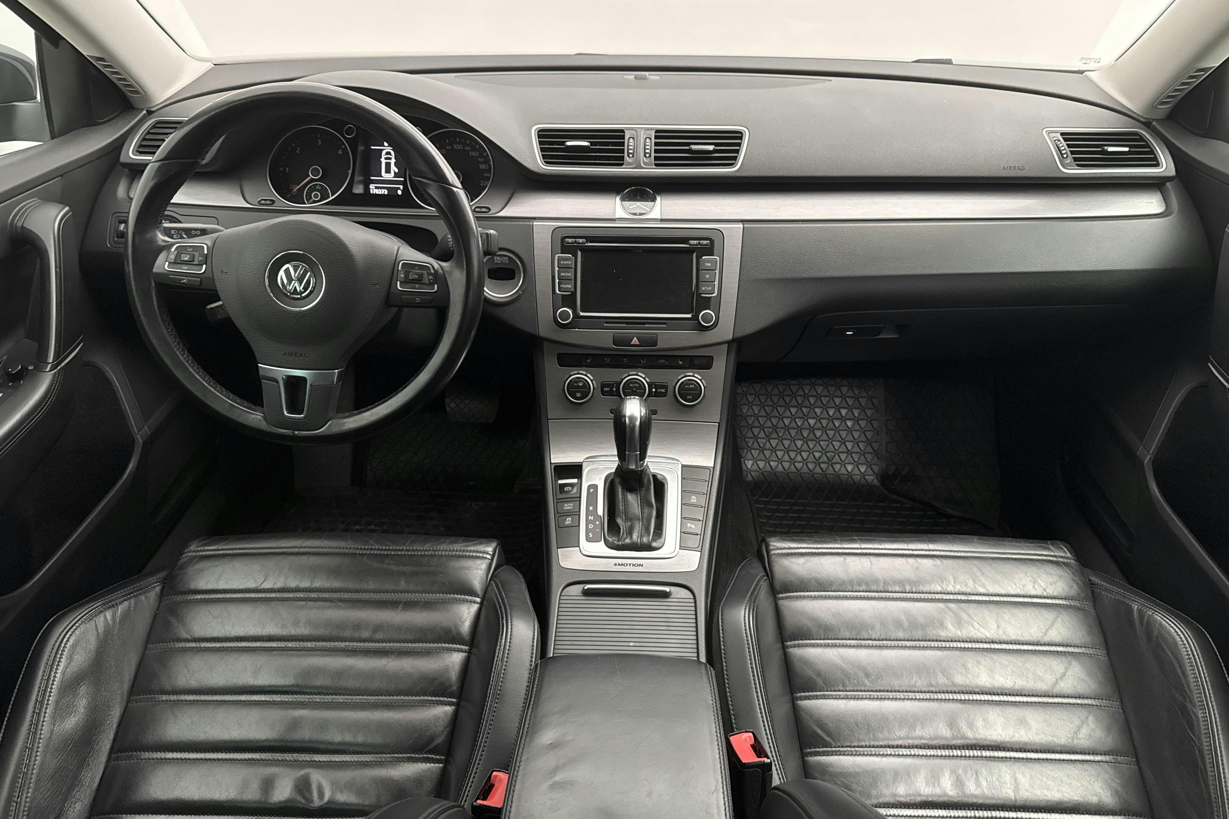 VW Passat 2.0 TDI BlueMotion Technology Variant 4Motion (177hk) - 170 370 km - Automatic - Light Grey - 2014