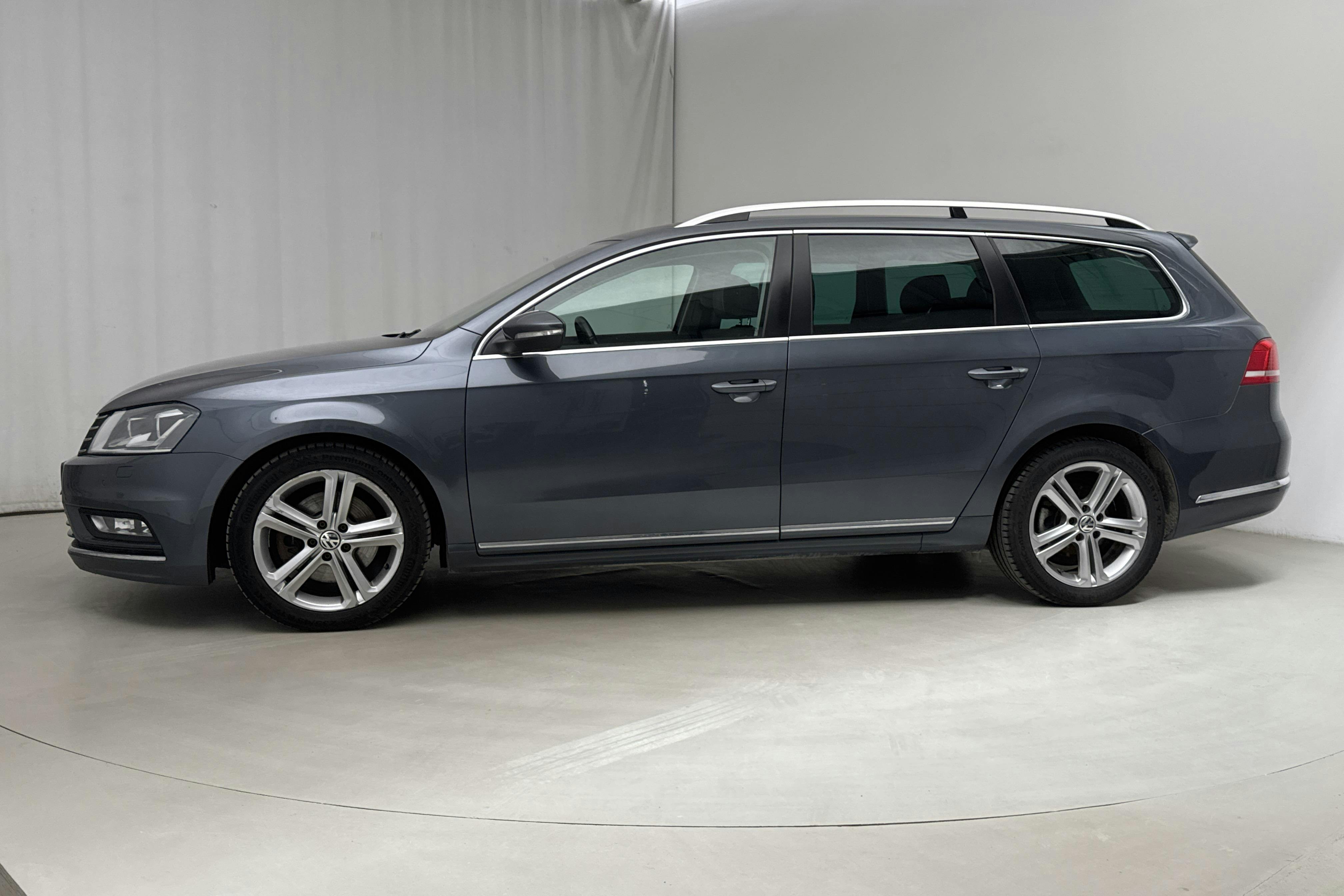 VW Passat 2.0 TDI BlueMotion Technology Variant 4Motion (177hk) - 170 370 km - Automatic - Light Grey - 2014