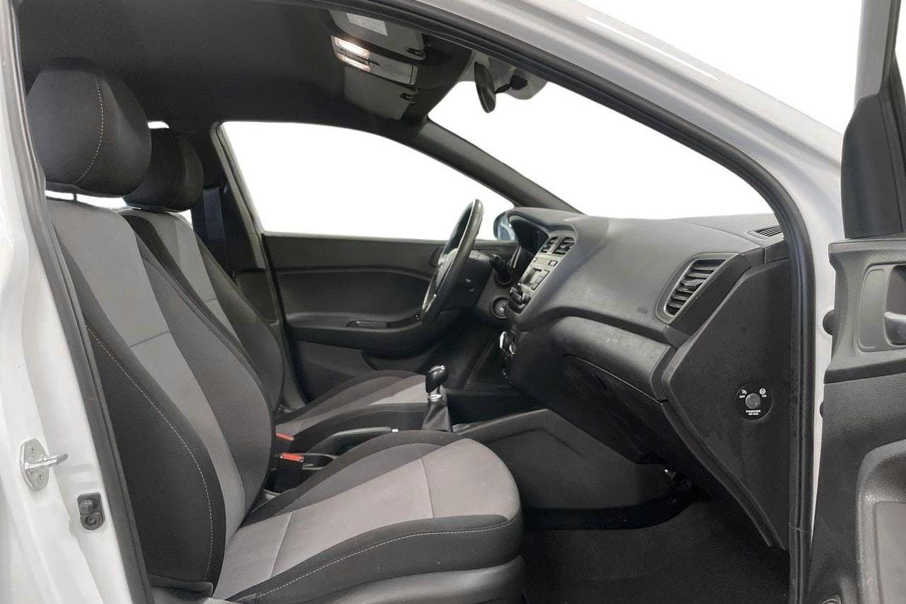 Hyundai i20 1.2 (75hk) - 7 689 mil - Manuell - vit - 2018