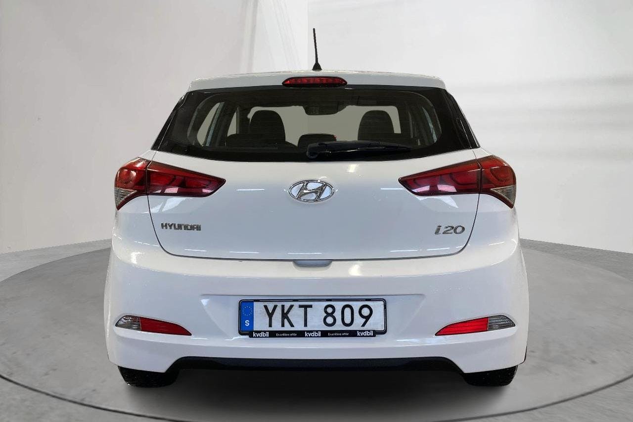 Hyundai i20 1.2 (75hk) - 7 689 mil - Manuell - vit - 2018
