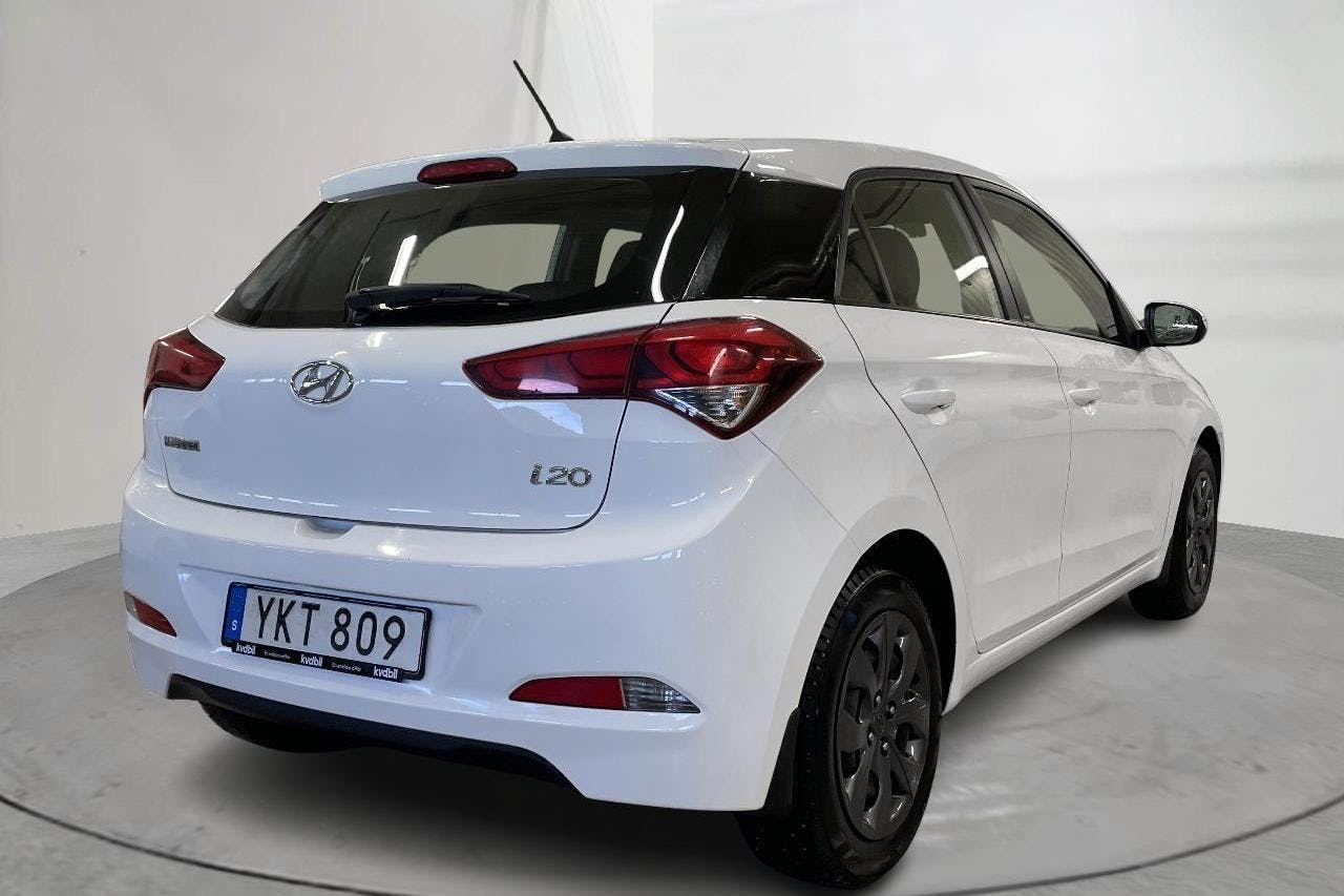 Hyundai i20 1.2 (75hk) - 7 689 mil - Manuell - vit - 2018
