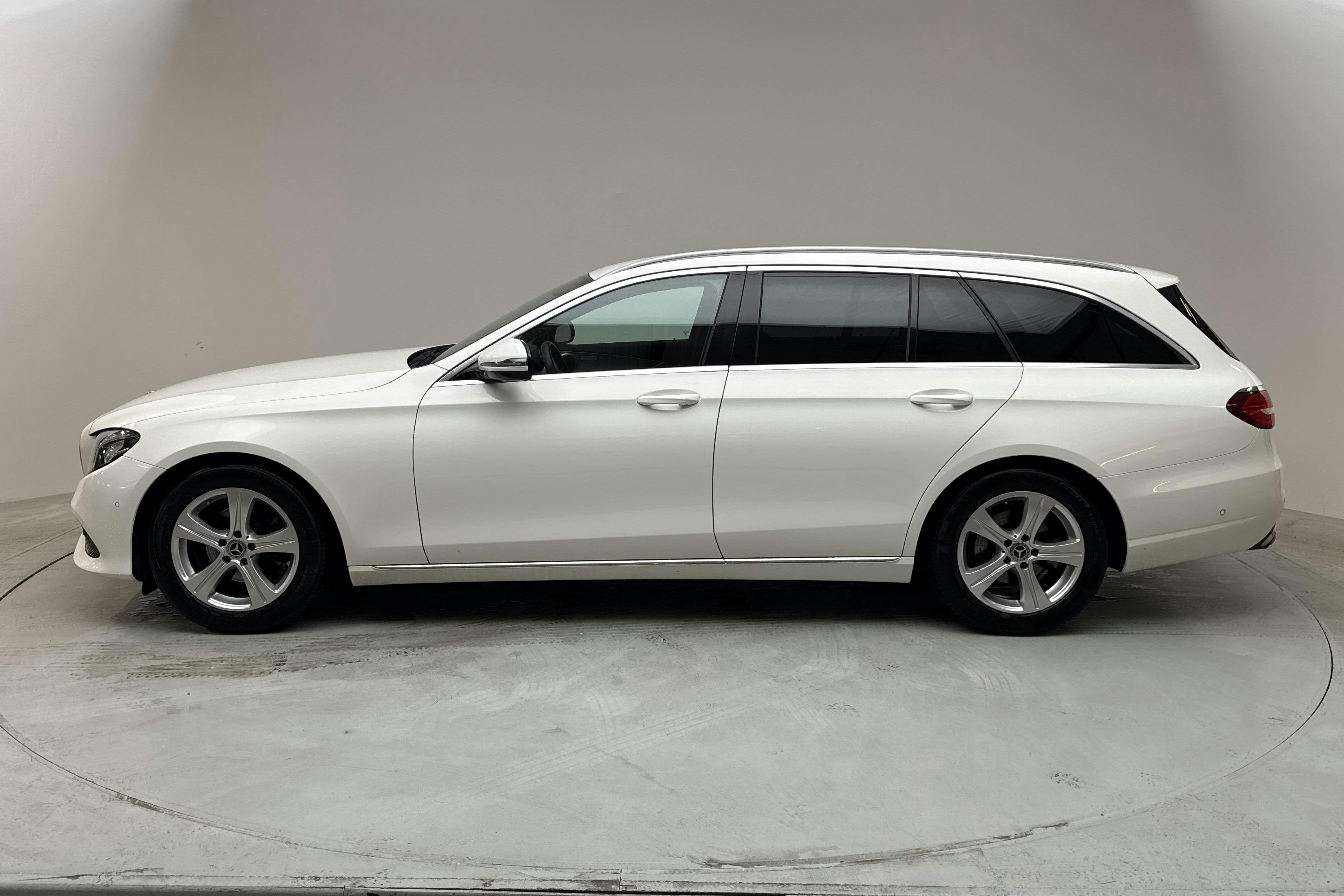 Mercedes E 200 d Kombi S213 (150hk) - 101 270 km - Automatic - white - 2018