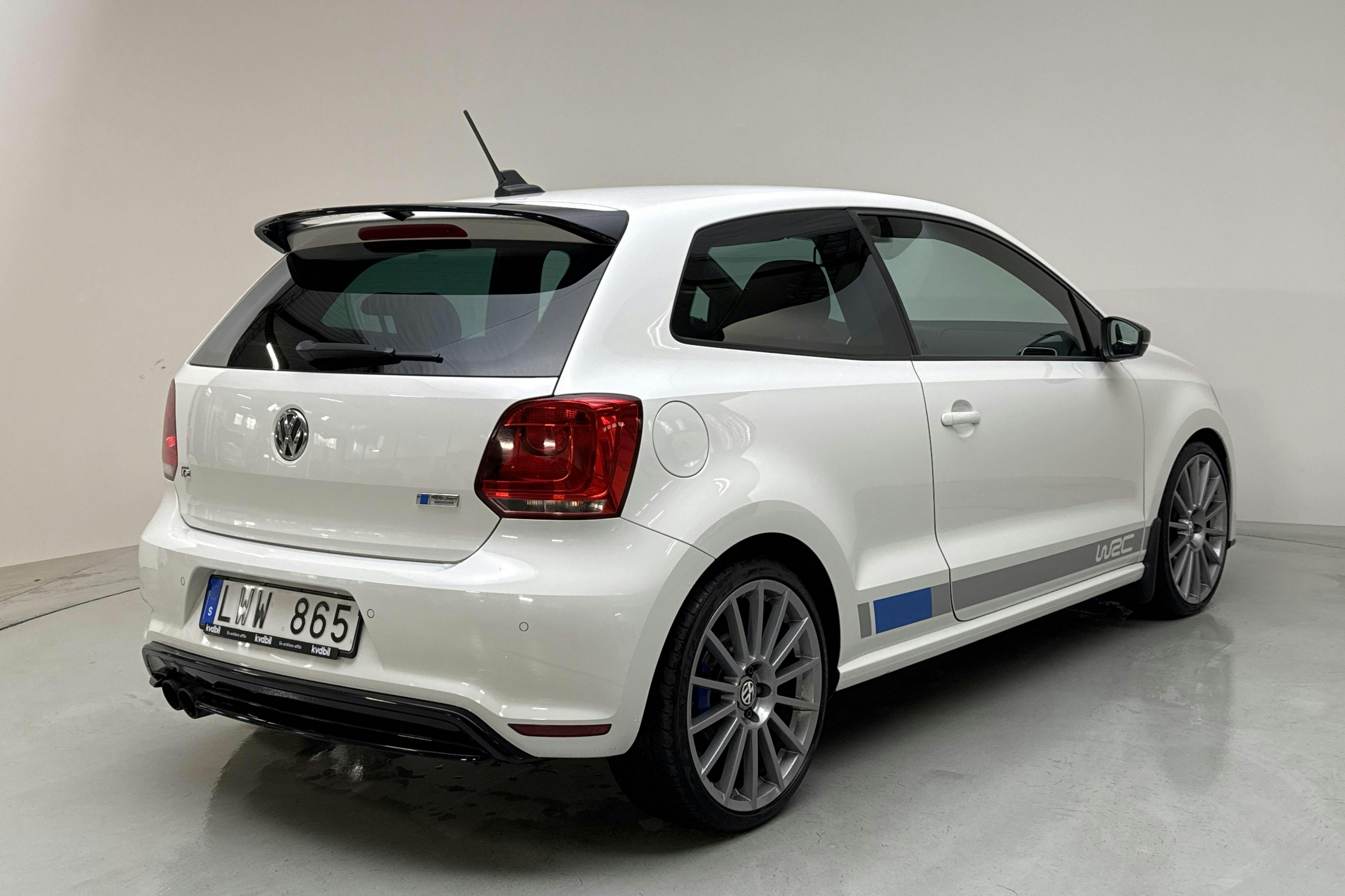 VW Polo 2.0 TSI 3dr (220hk) - 9 823 mil - Manuell - vit - 2014