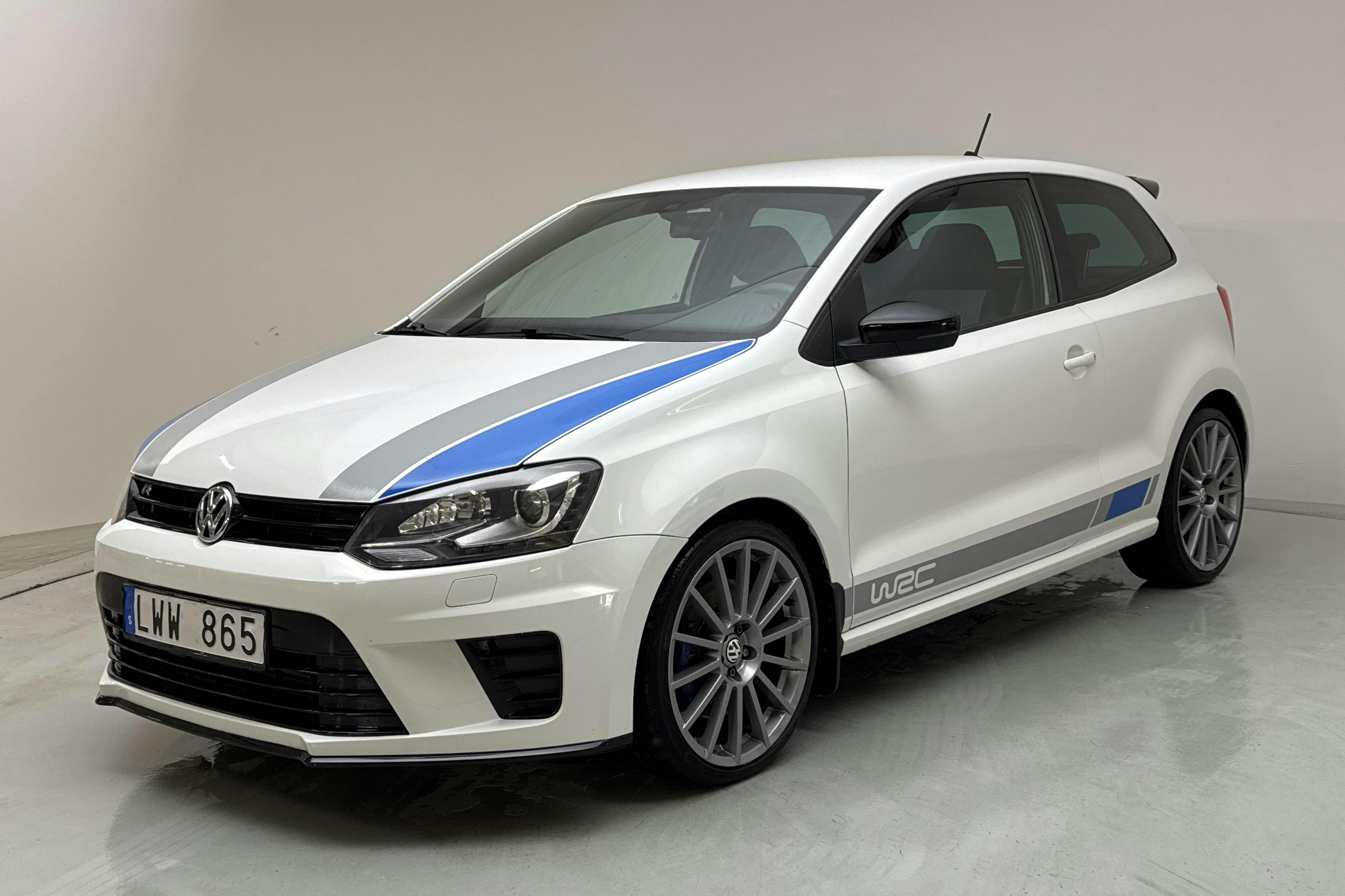 VW Polo 2.0 TSI 3dr (220hk) - 9 823 mil - Manuell - vit - 2014
