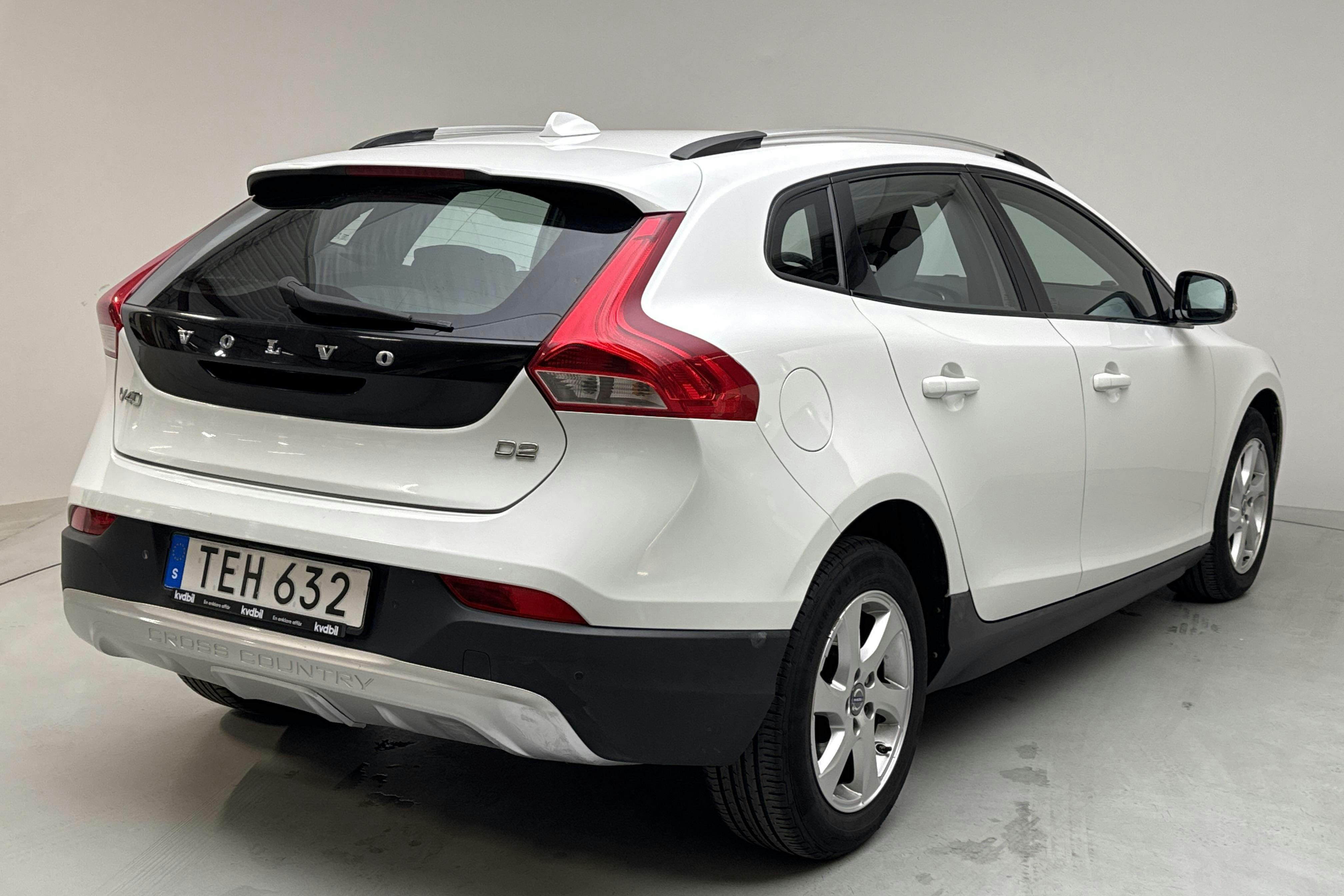 Volvo V40 Cross Country D2 (115hk) - 17 527 mil - Manuell - vit - 2015