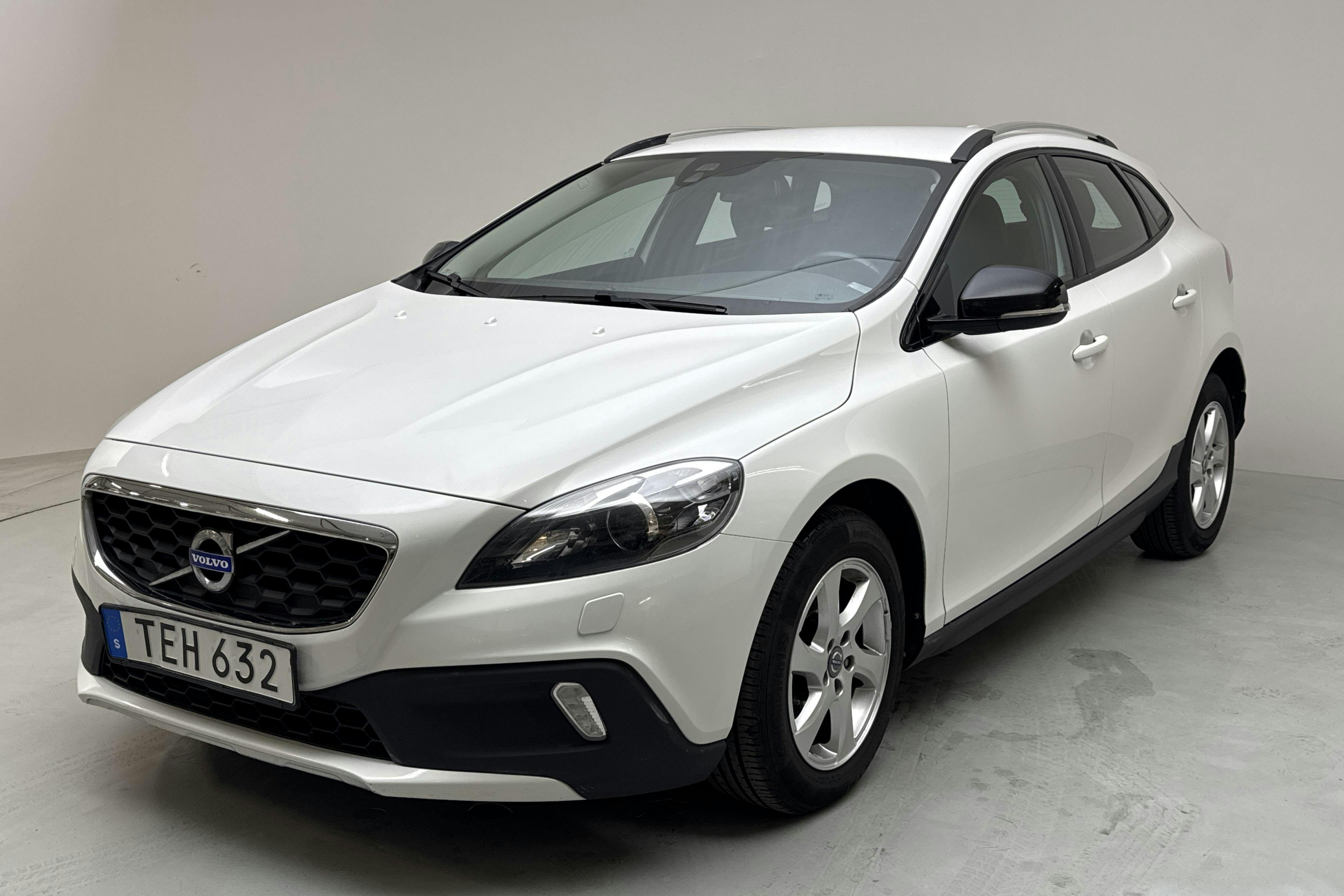 Volvo V40 Cross Country D2 (115hk) - 17 527 mil - Manuell - vit - 2015
