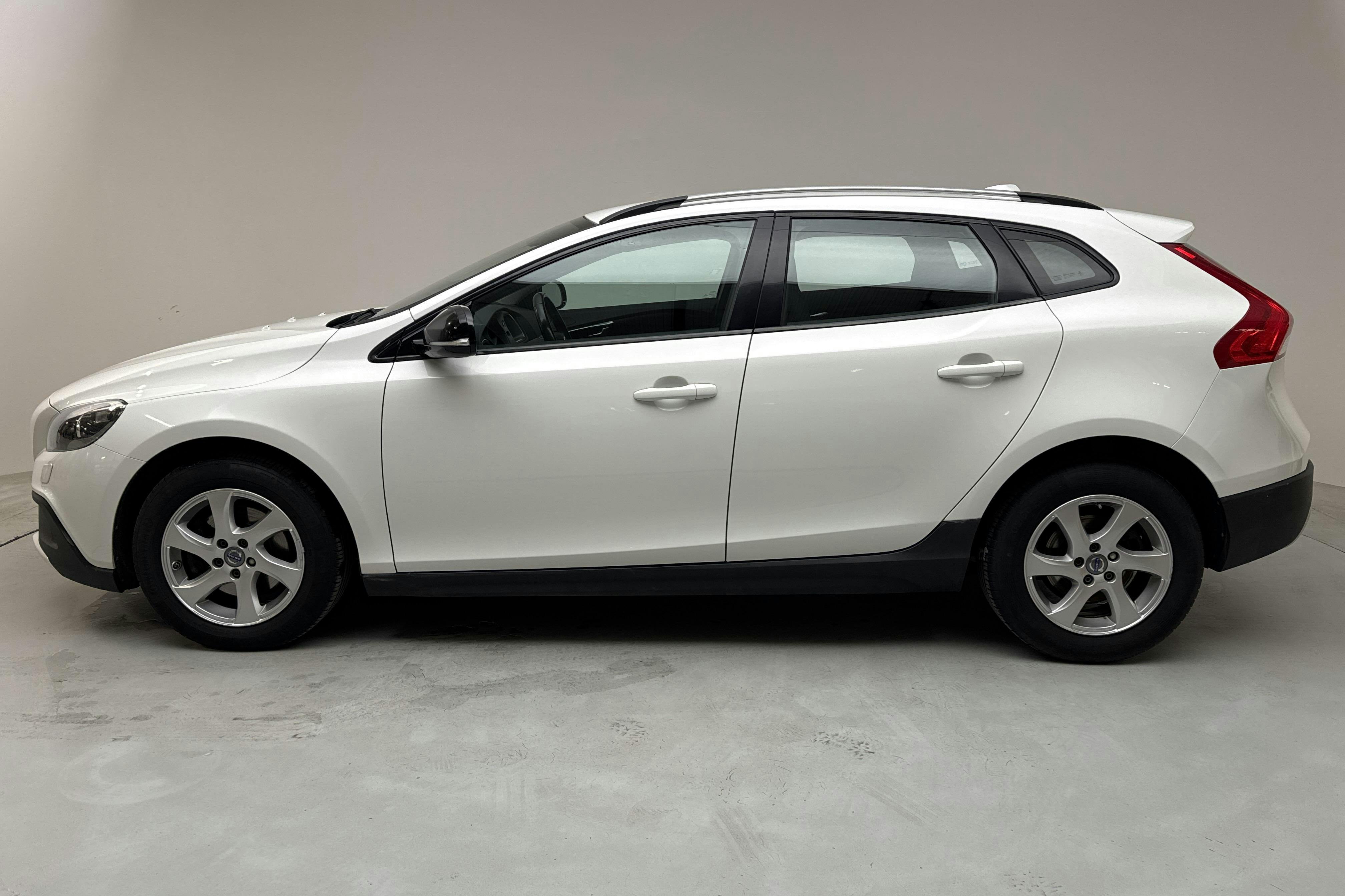 Volvo V40 Cross Country D2 (115hk) - 17 527 mil - Manuell - vit - 2015