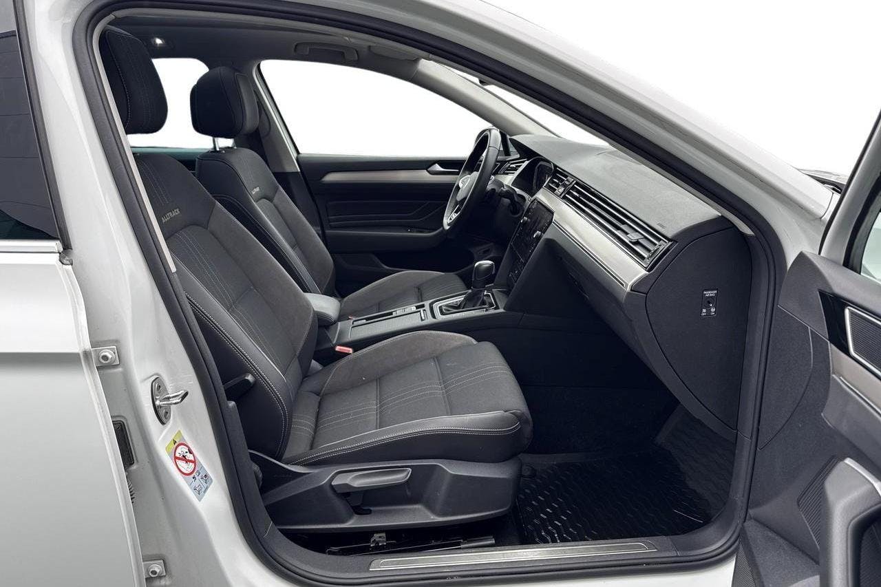 VW Passat Alltrack 2.0 TDI Sportscombi 4Motion (200hk) - 107 150 km - Automatic - white - 2021