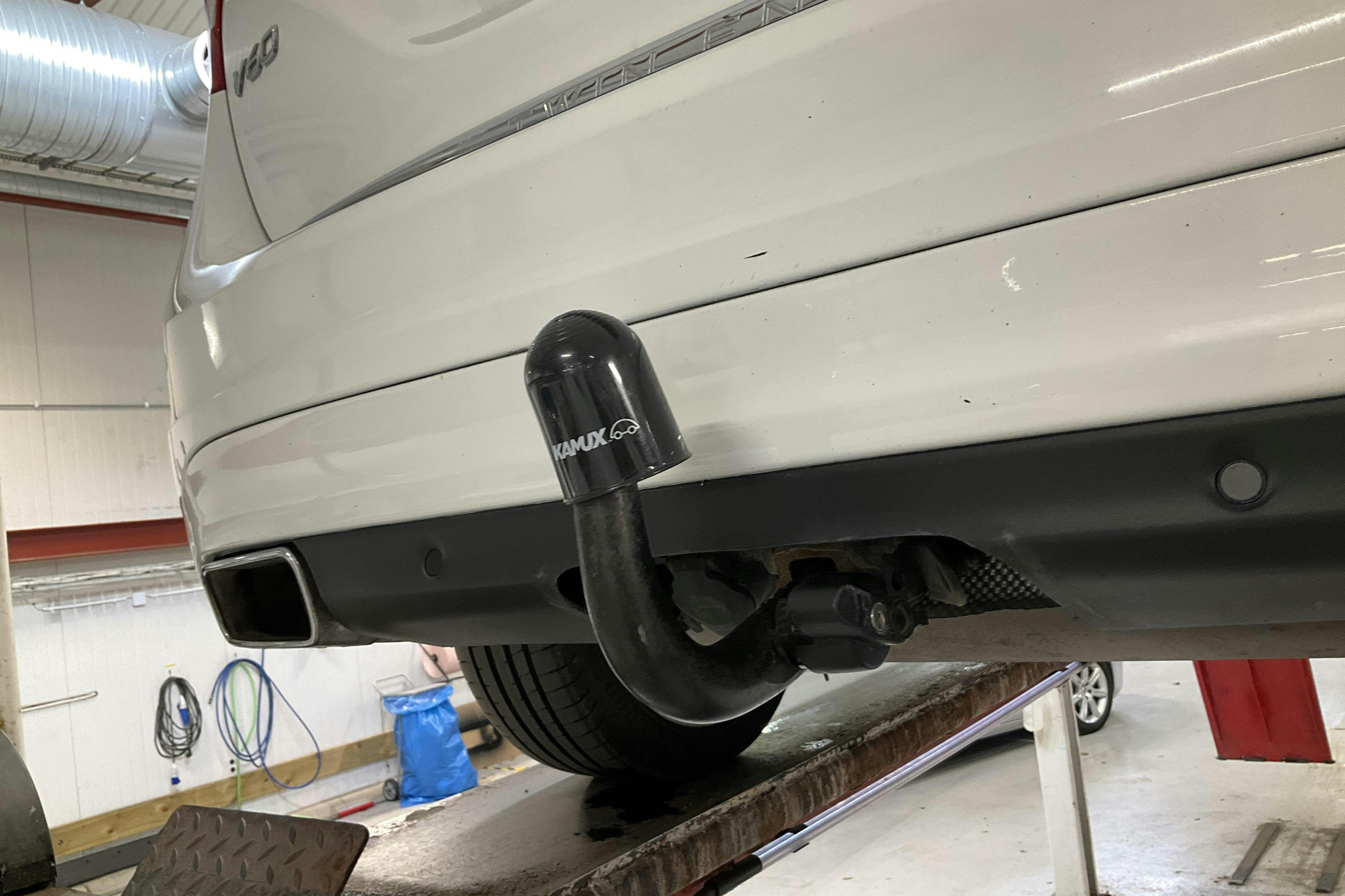 Volvo V60 D5 AWD Twin Engine (163hk) - 166 190 km - Automatic - white - 2018