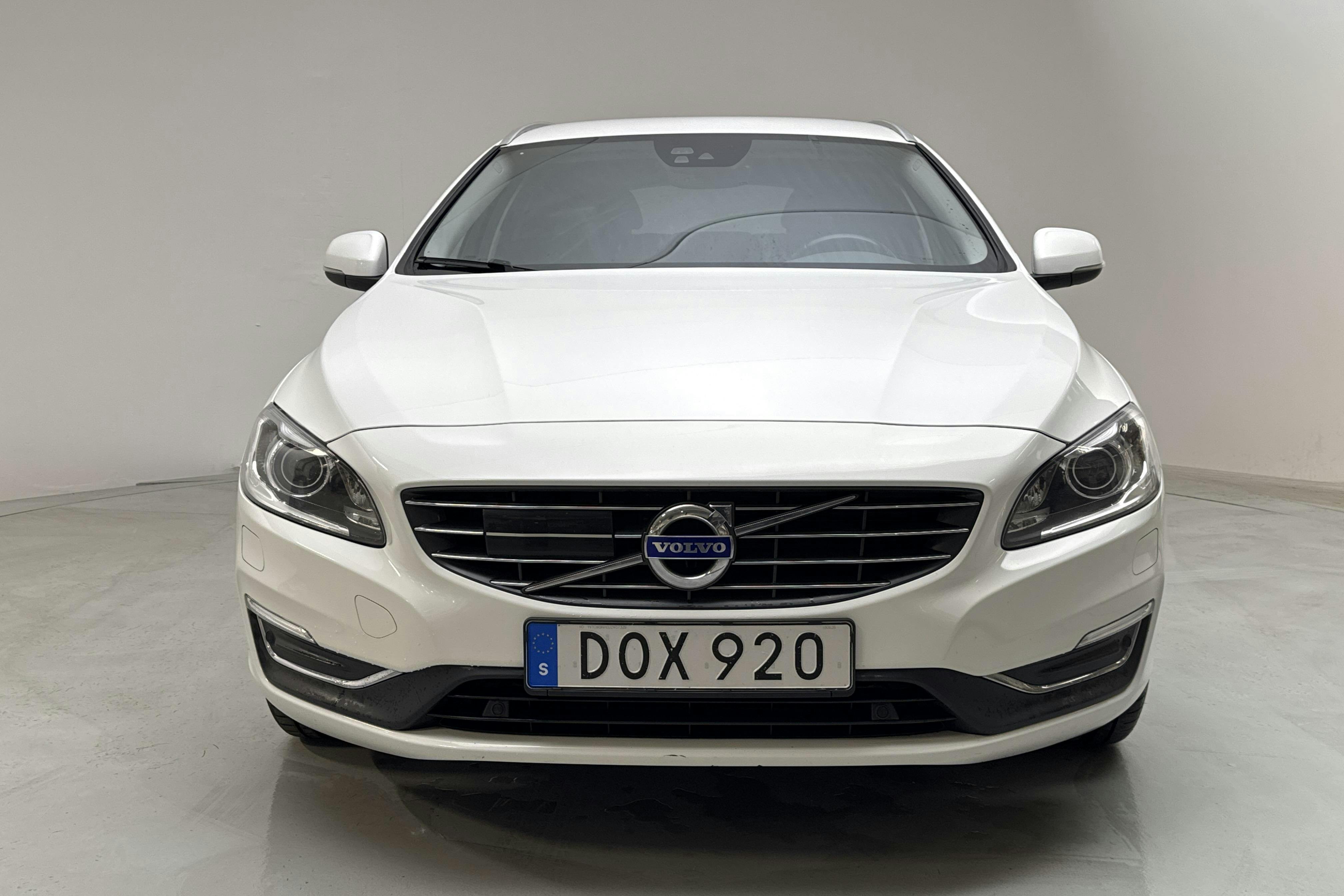 Volvo V60 D5 AWD Twin Engine (163hk) - 166 190 km - Automatic - white - 2018