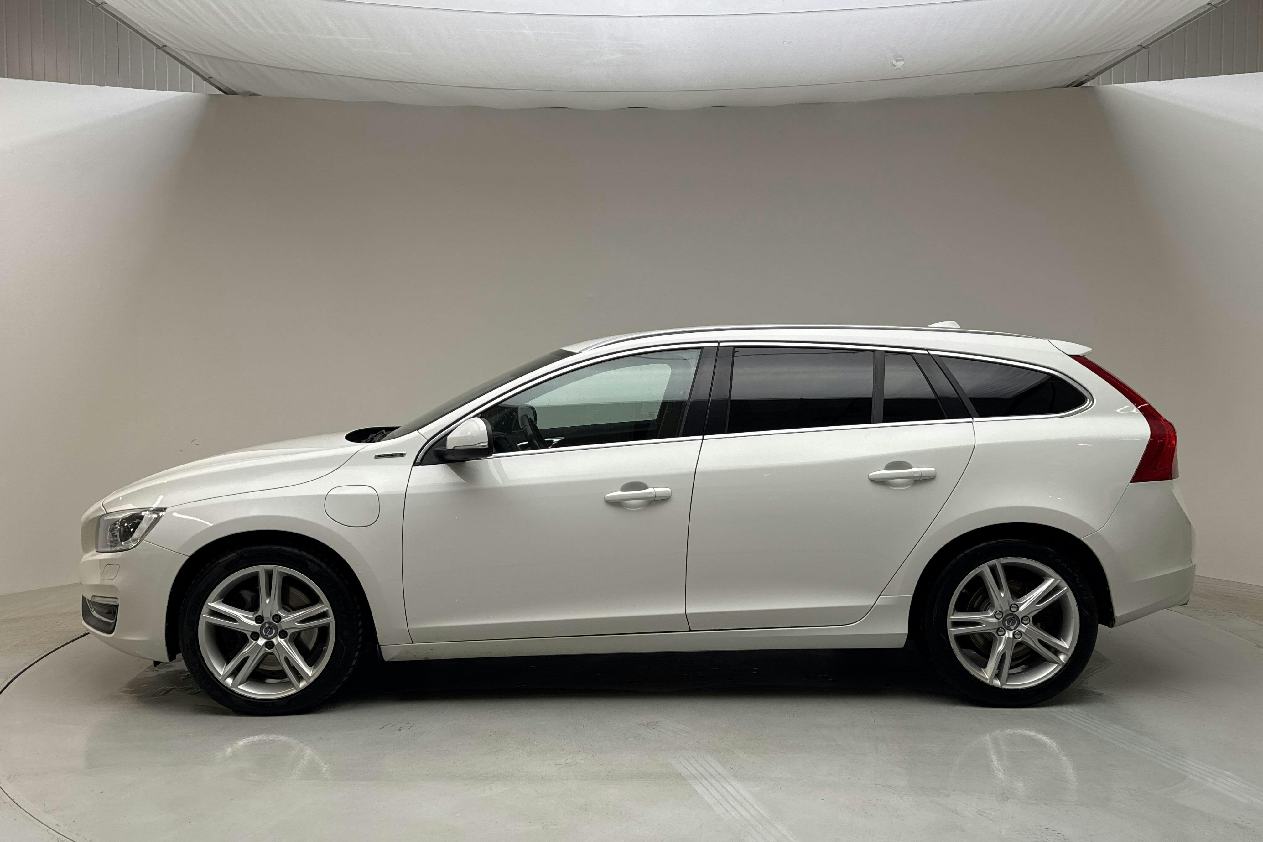 Volvo V60 D5 AWD Twin Engine (163hk) - 166 190 km - Automatic - white - 2018
