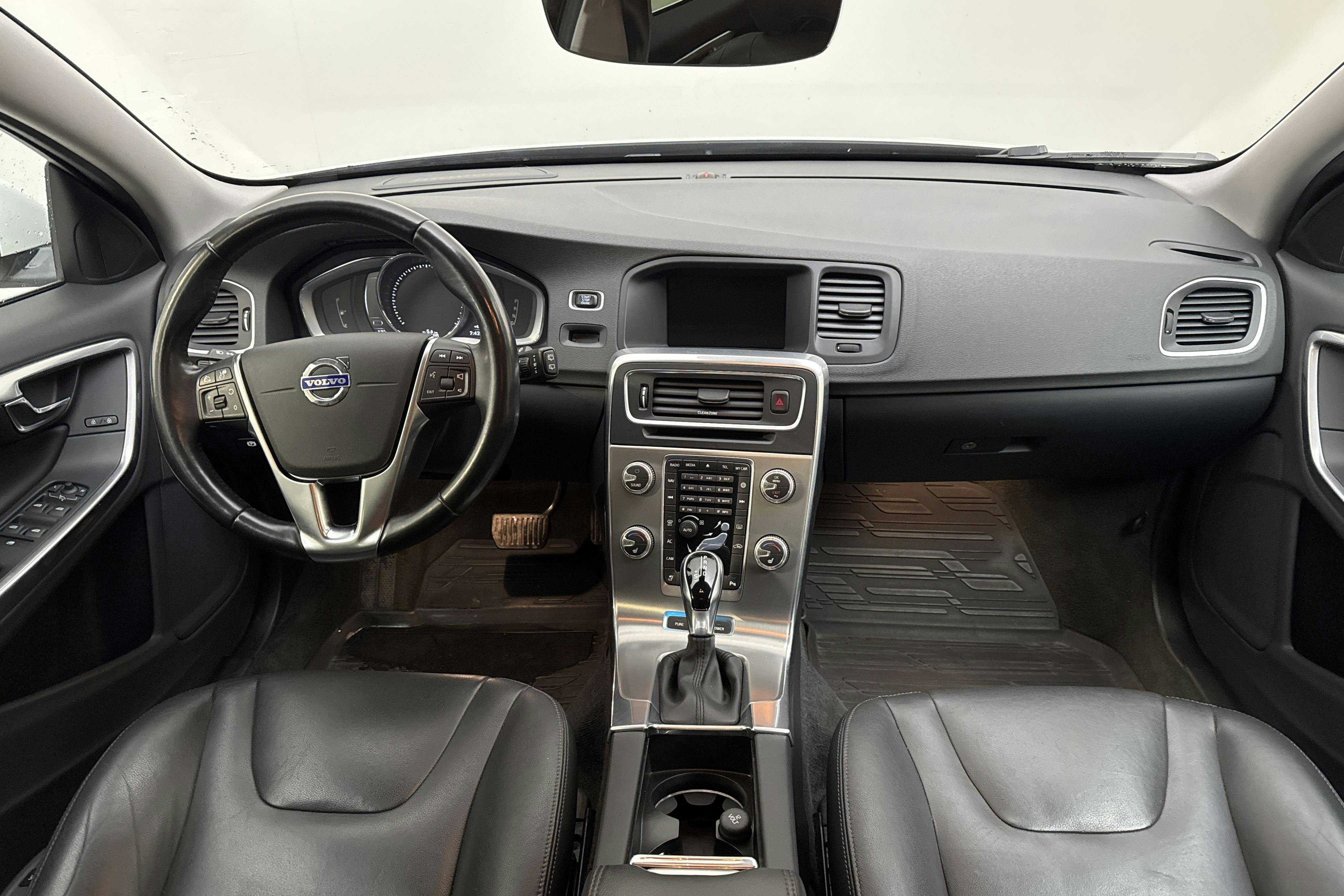Volvo V60 D5 AWD Twin Engine (163hk) - 166 190 km - Automatic - white - 2018