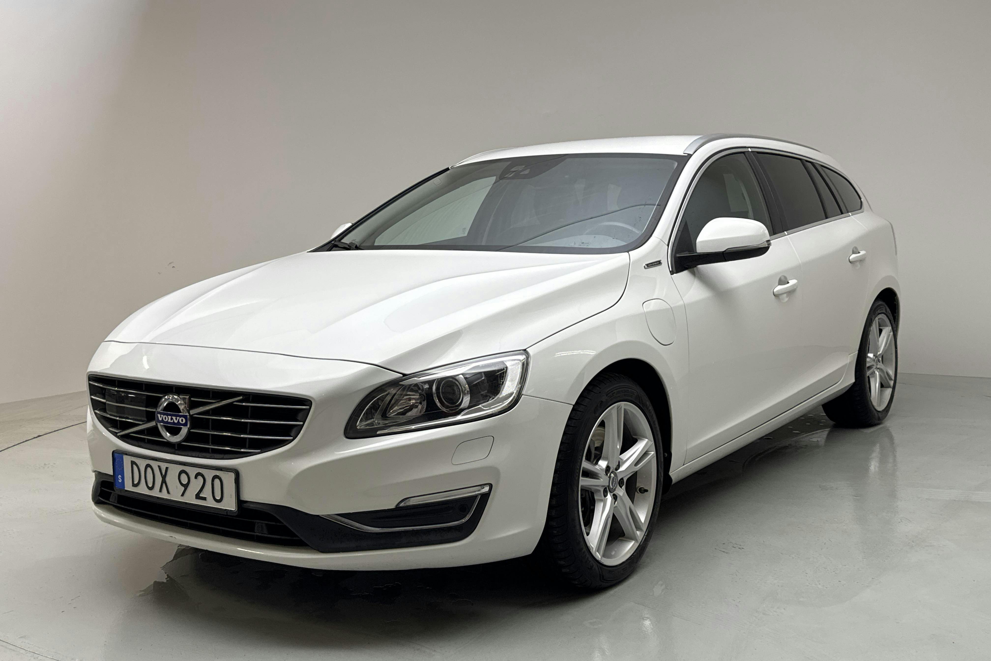 Volvo V60 D5 AWD Twin Engine (163hk) - 166 190 km - Automatic - white - 2018
