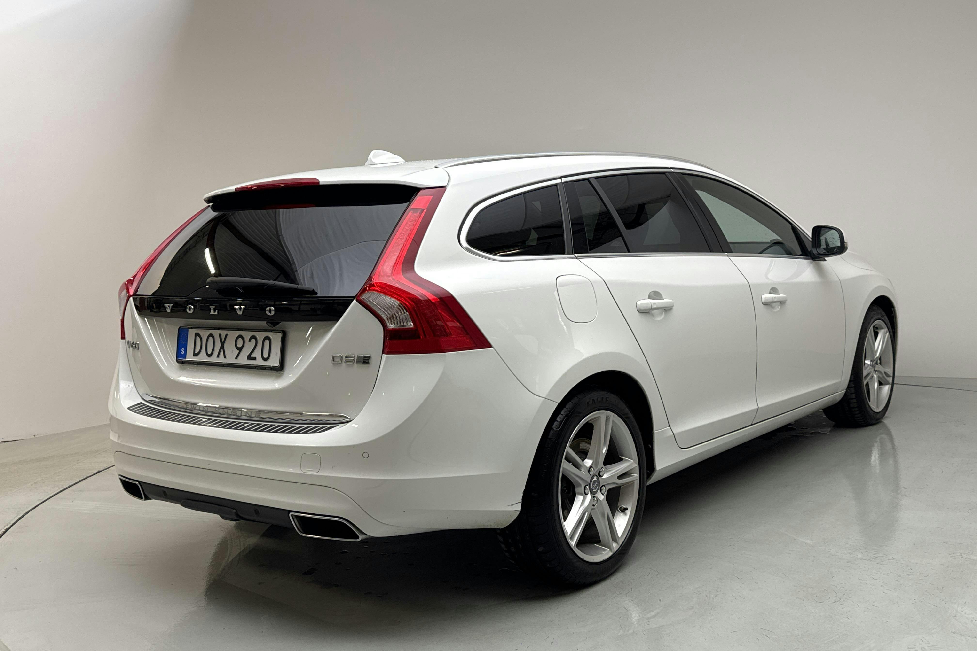 Volvo V60 D5 AWD Twin Engine (163hk) - 166 190 km - Automatic - white - 2018