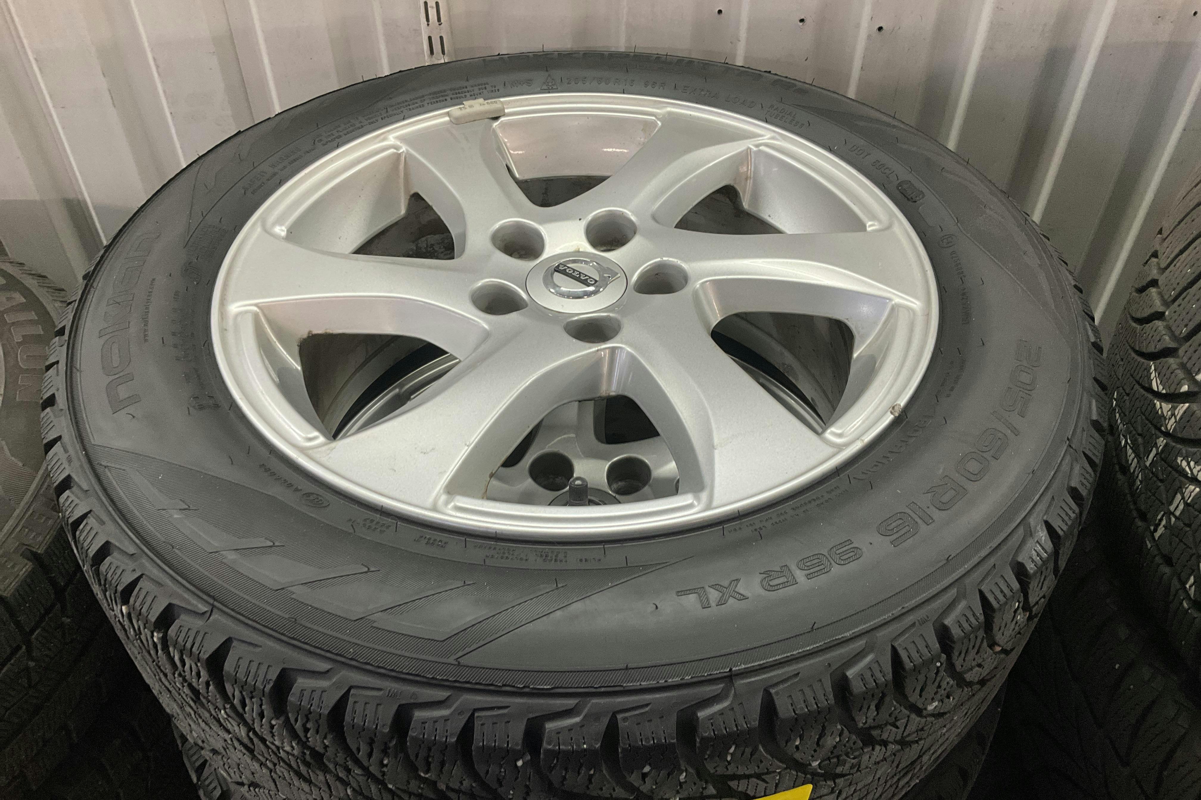 Volvo V40 Cross Country D2 (115hk) - 42 490 km - Automaatne - must - 2015