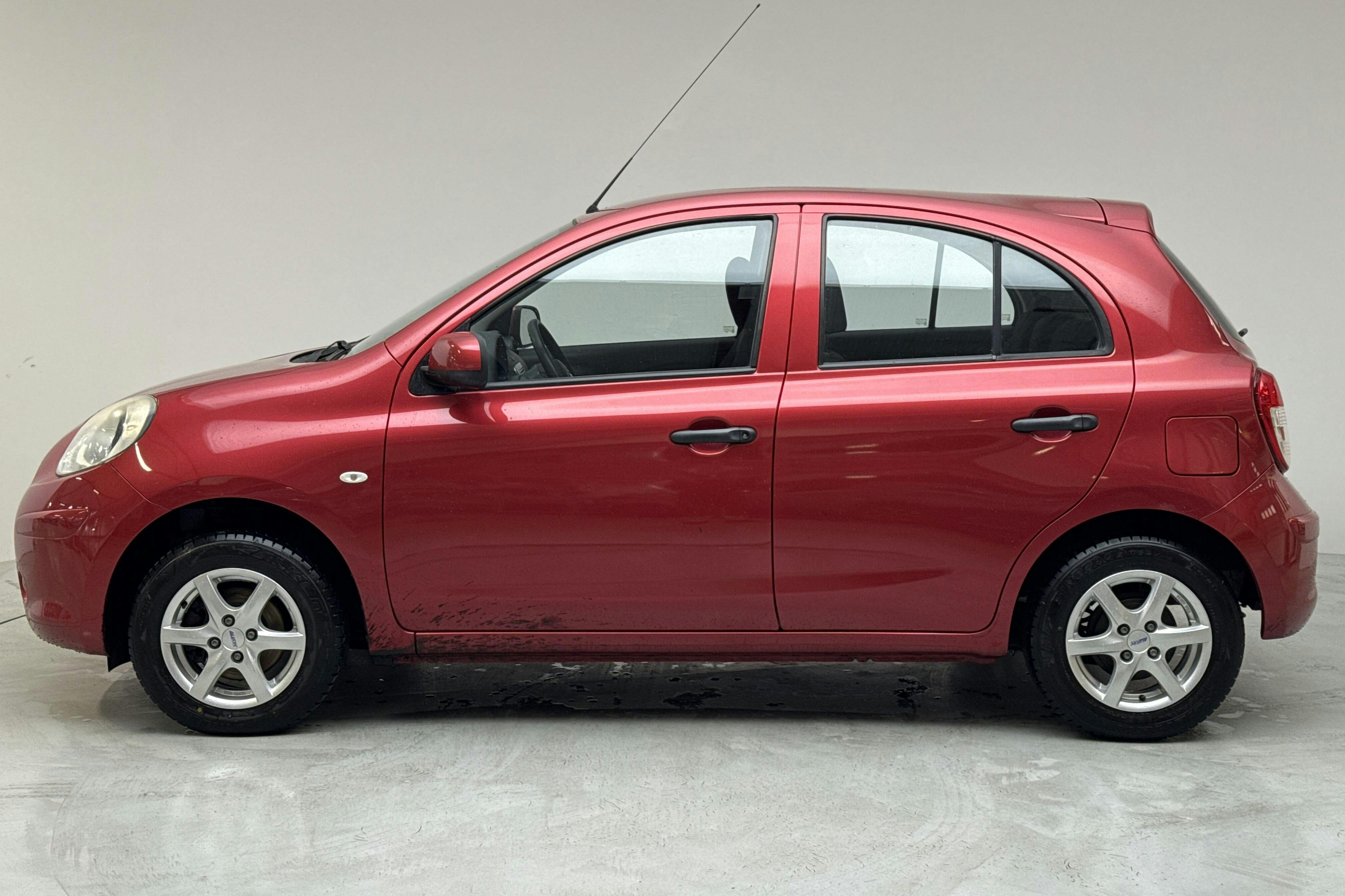 Nissan Micra 1.2 5dr (80hk) - 90 810 km - Manual - red - 2013