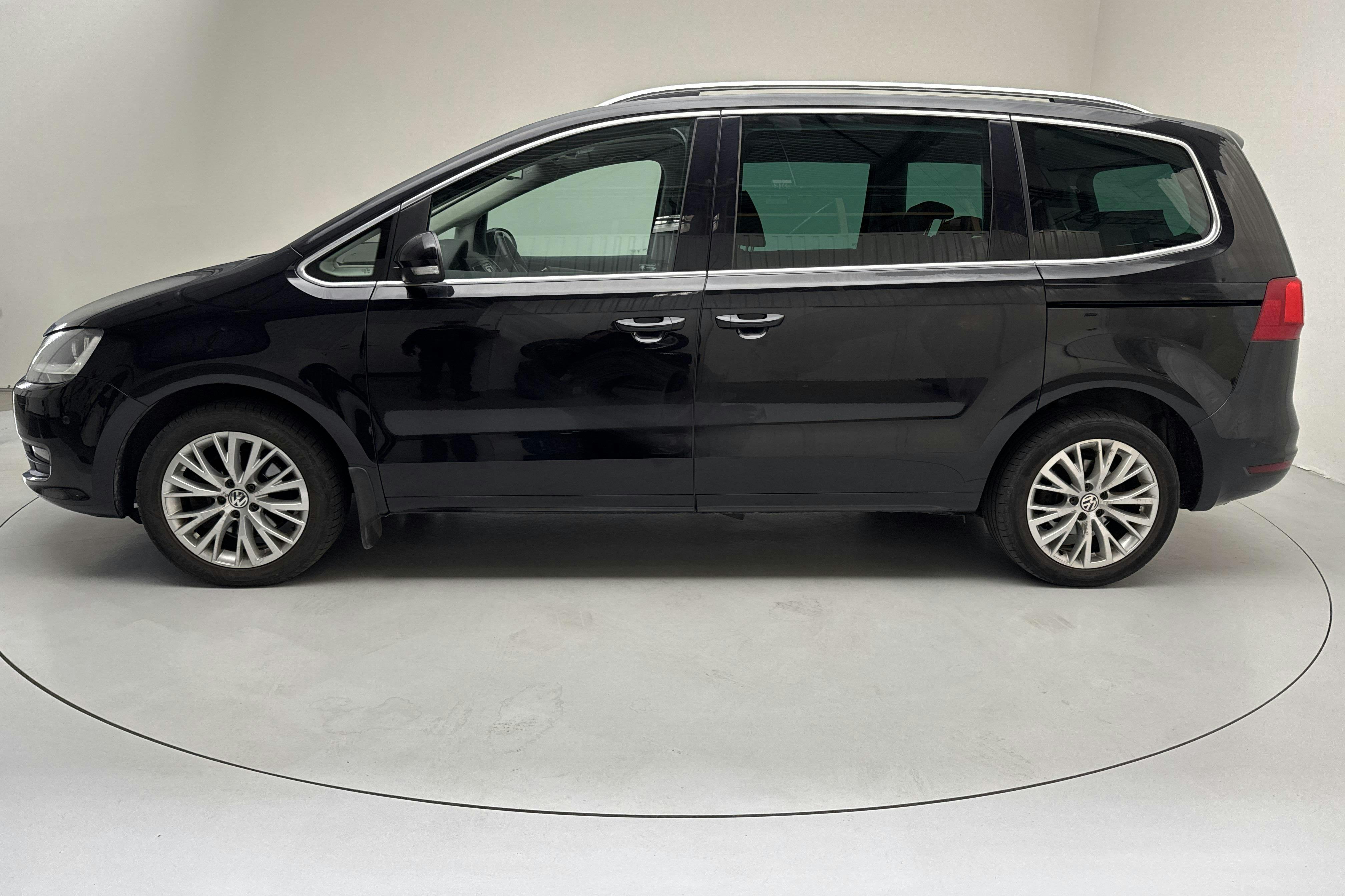 VW Sharan 2.0 TDI BlueMotion Technology (140hk) - 23 254 mil - Manuell - svart - 2011