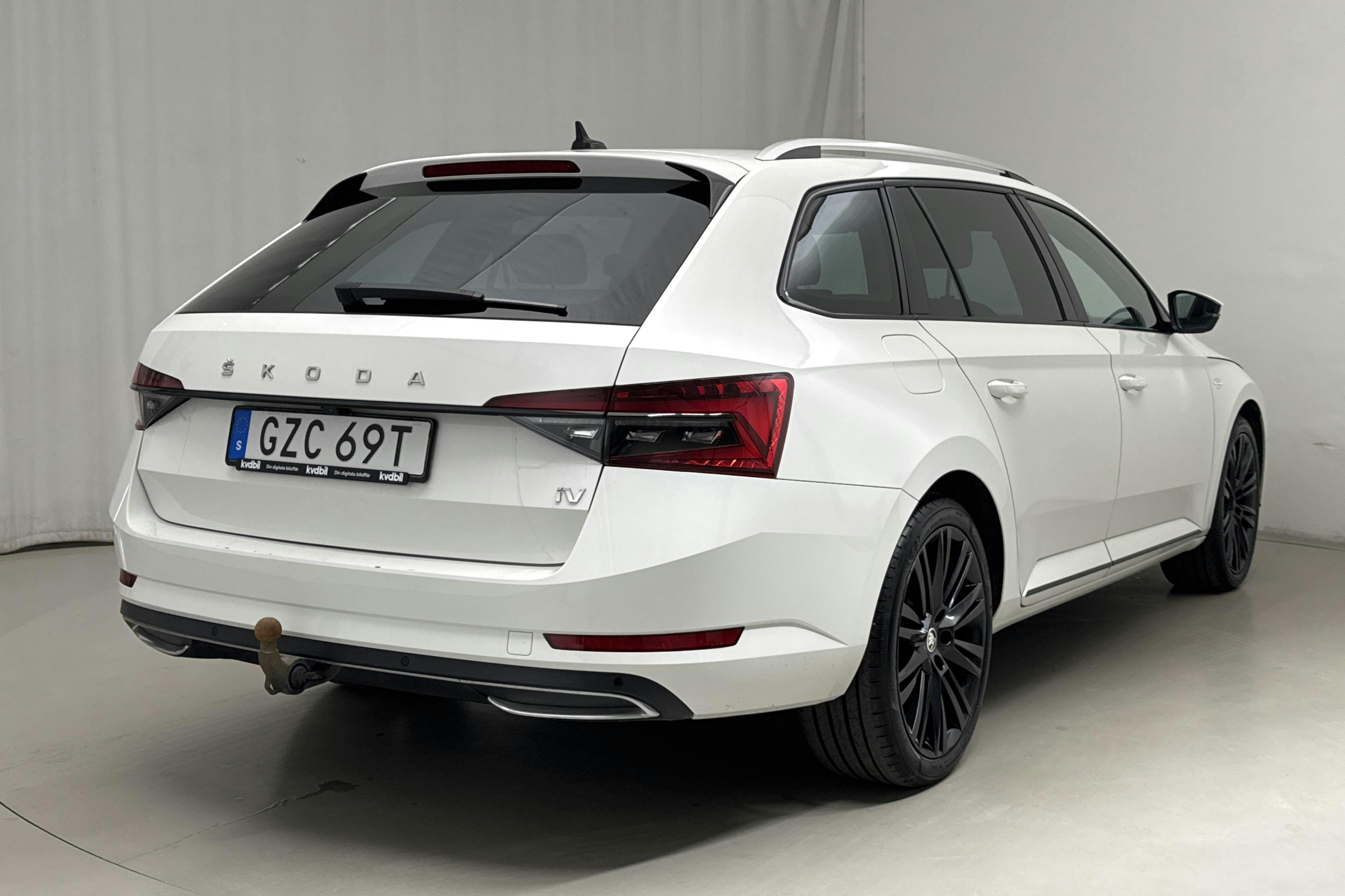 Skoda Superb 1.4 TSI PHEV Kombi (218hk) - 104 130 km - Automatic - white - 2021