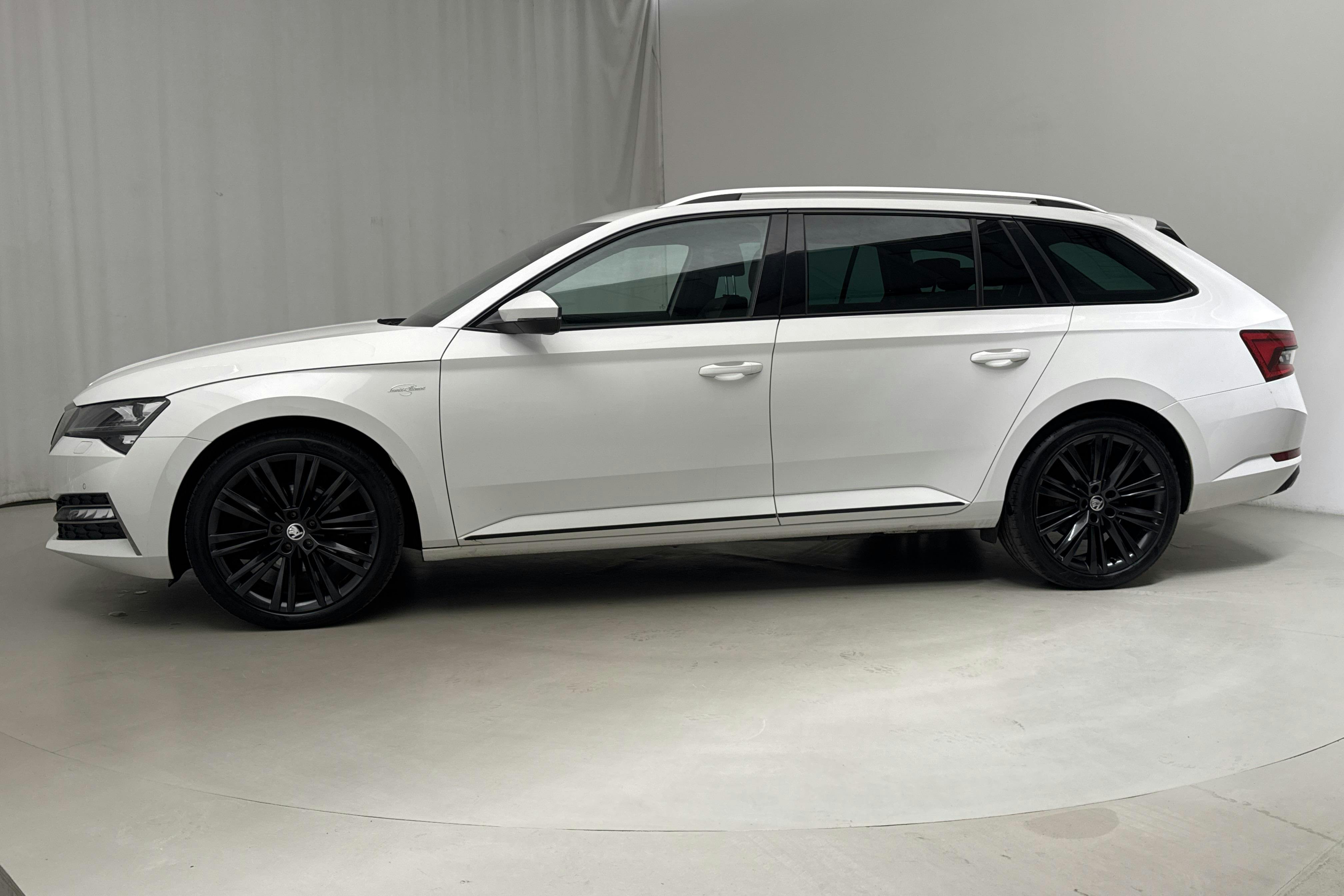 Skoda Superb 1.4 TSI PHEV Kombi (218hk) - 104 130 km - Automatic - white - 2021