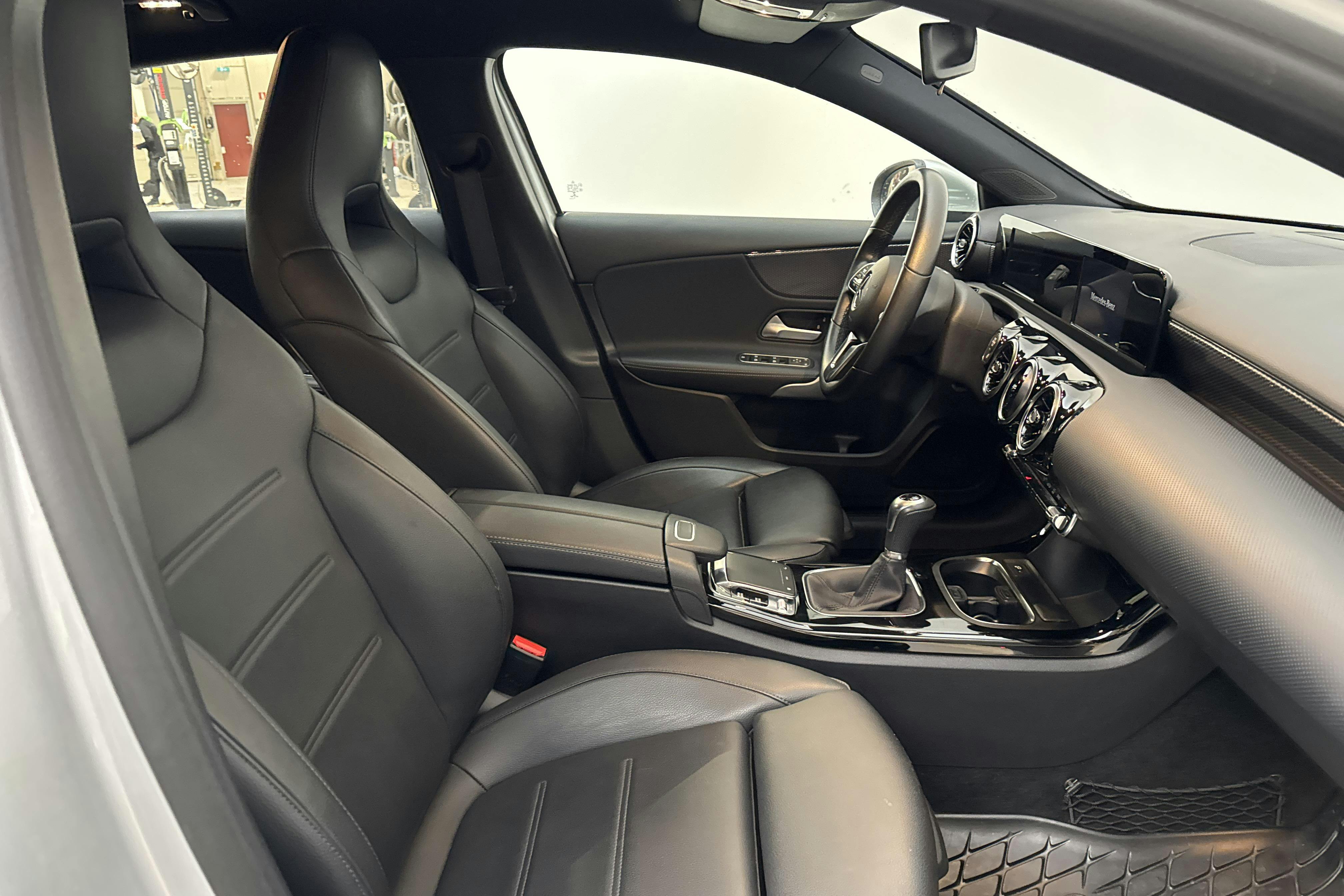 Mercedes A 180 5dr W177 (136hk) - 49 070 km - Manual - silver - 2020