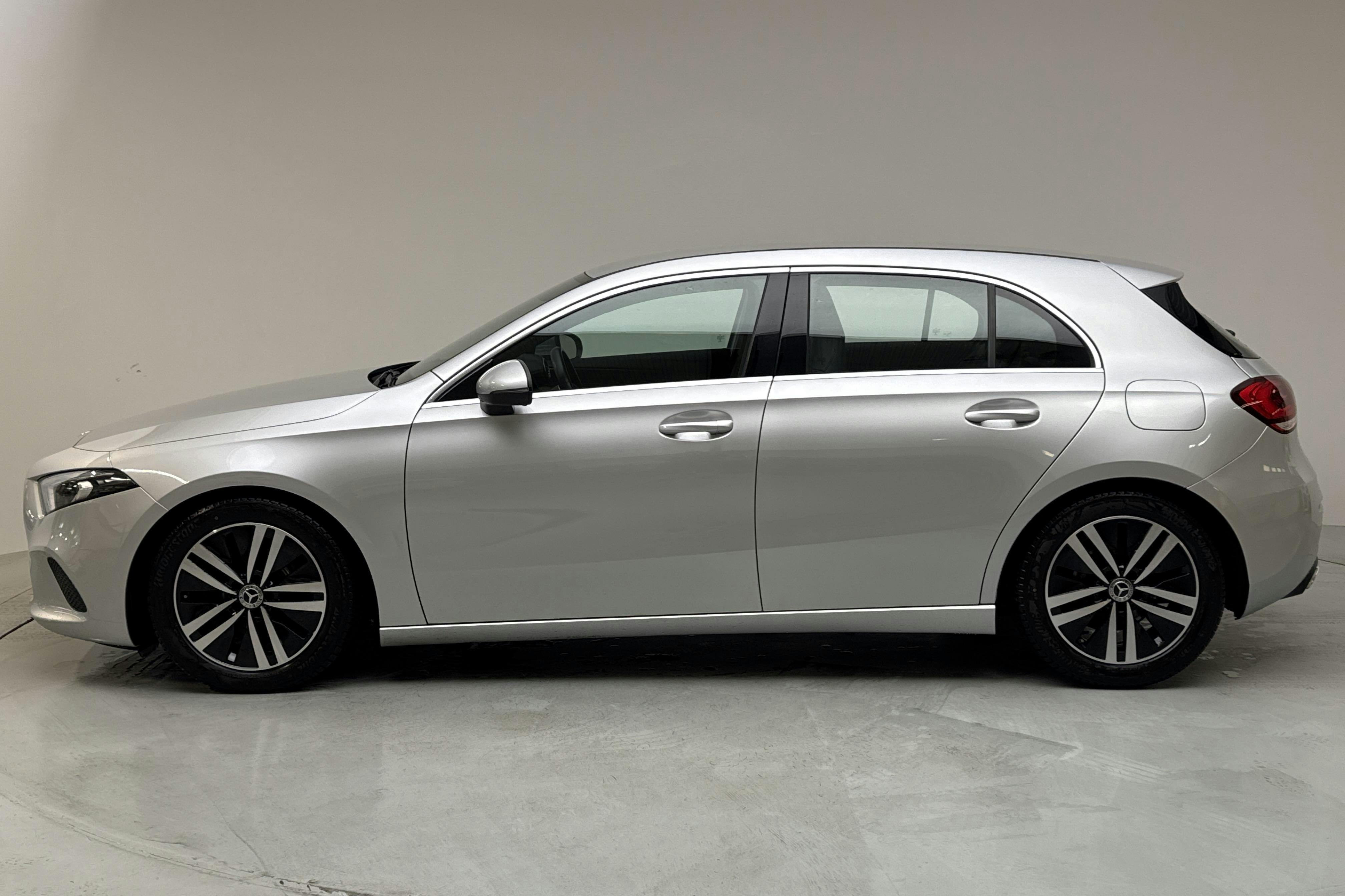 Mercedes A 180 5dr W177 (136hk) - 49 070 km - Manual - silver - 2020
