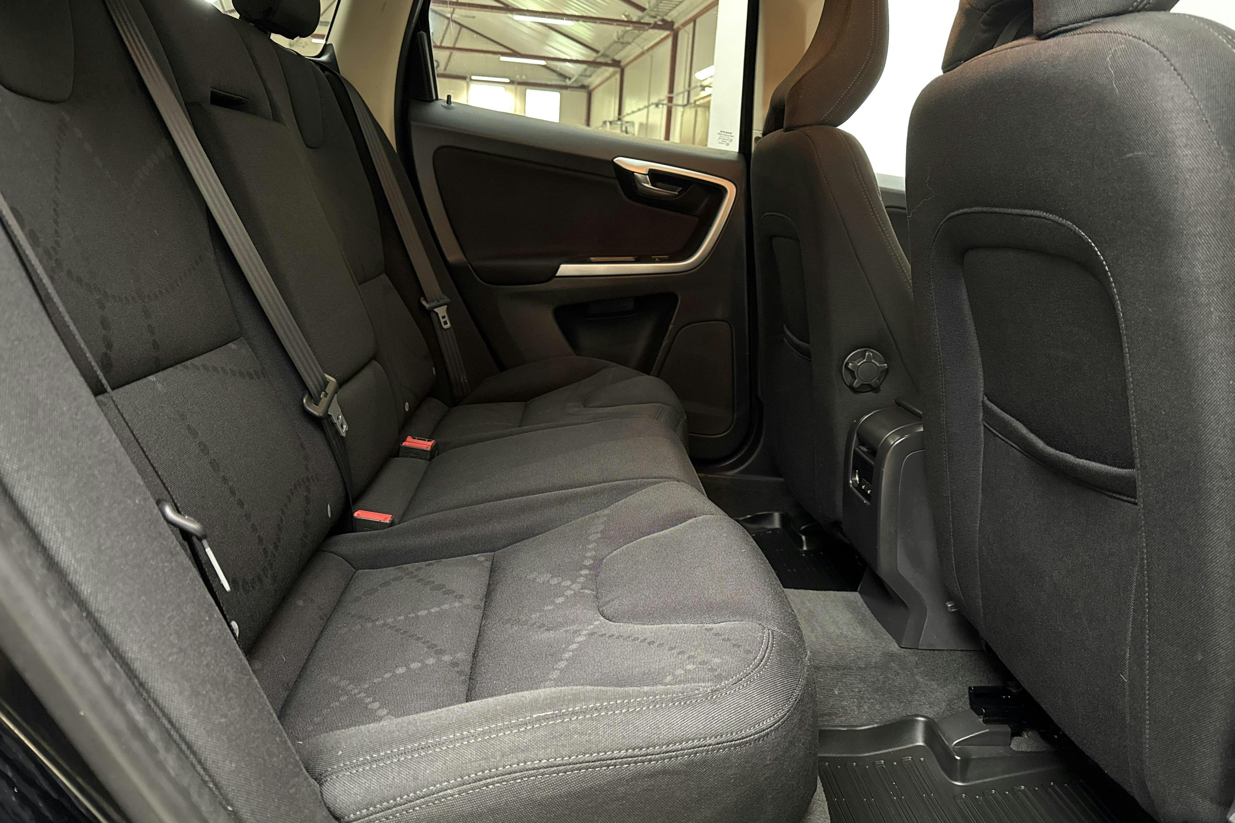 Volvo XC60 D3 2WD (163hk) - 281 700 km - Automatyczna - czarny - 2012
