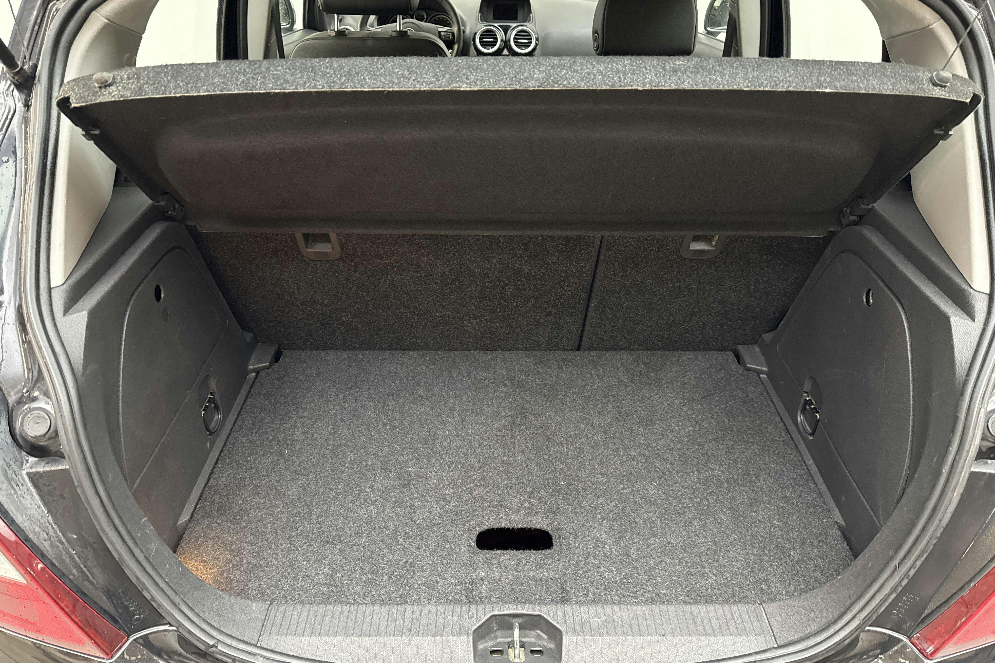 Opel Corsa 1.2 Twinport 5dr (85hk) - 14 416 mil - Manuell - svart - 2014