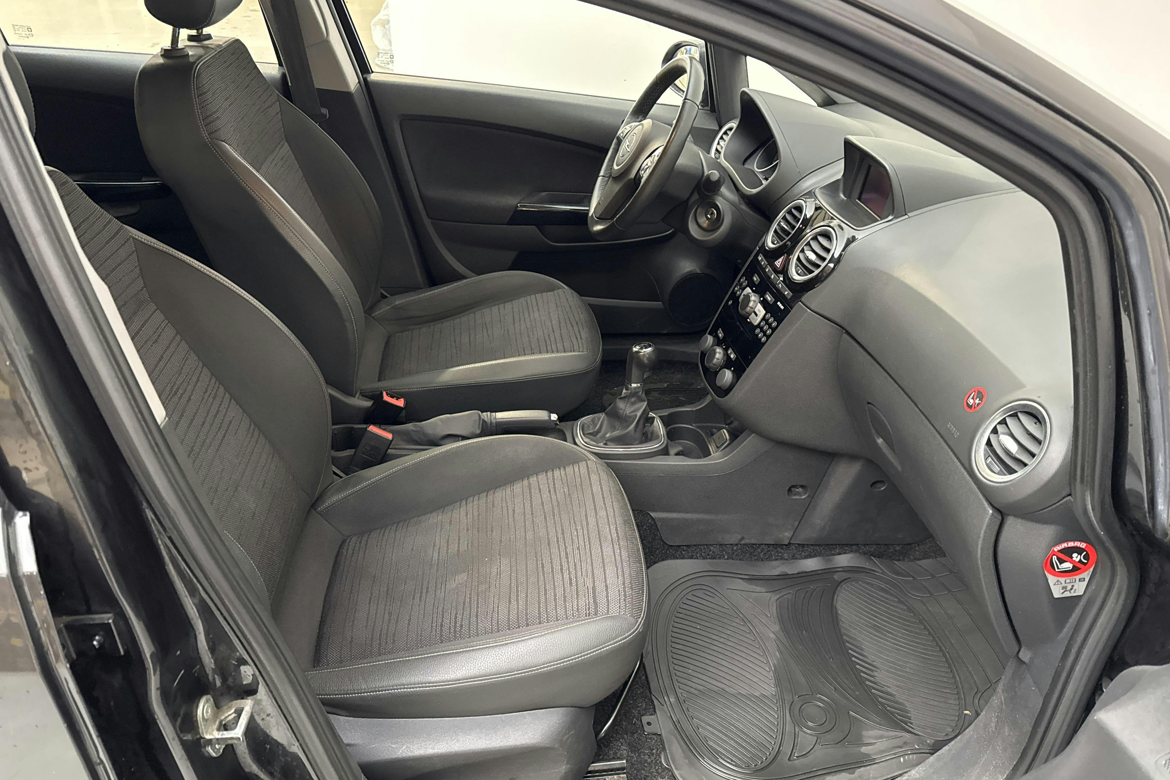 Opel Corsa 1.2 Twinport 5dr (85hk) - 14 416 mil - Manuell - svart - 2014