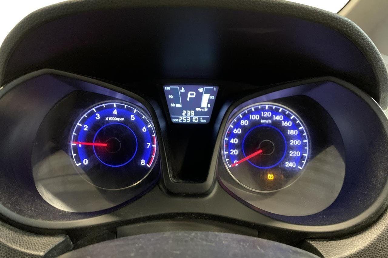 Hyundai ix20 1.6 (125hk) - 253 100 km - Automaatne - valge - 2013