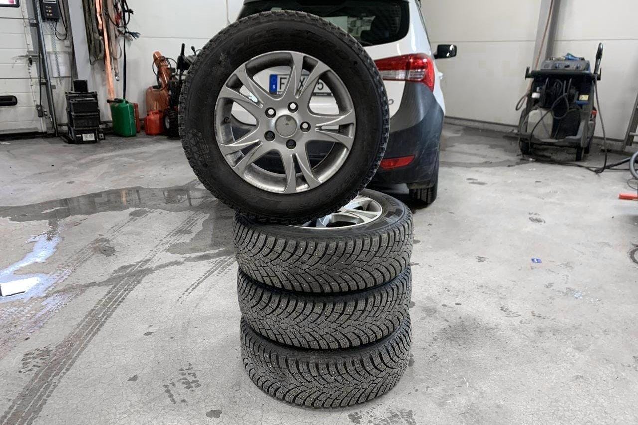 Hyundai ix20 1.6 (125hk) - 25 310 mil - Automat - vit - 2013